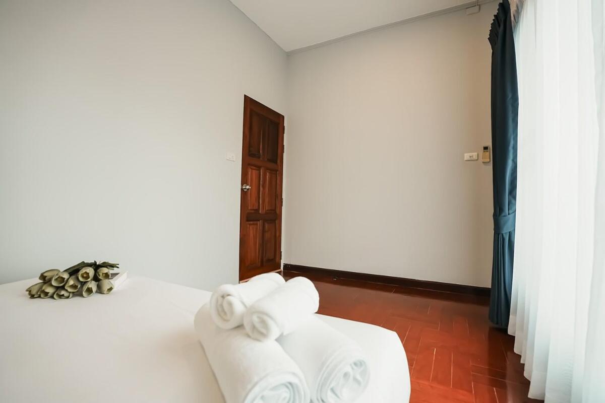 Villa 906 Center Single Pool Bts Asok 5 Bedrooms 6 Bathrooms Bangkok