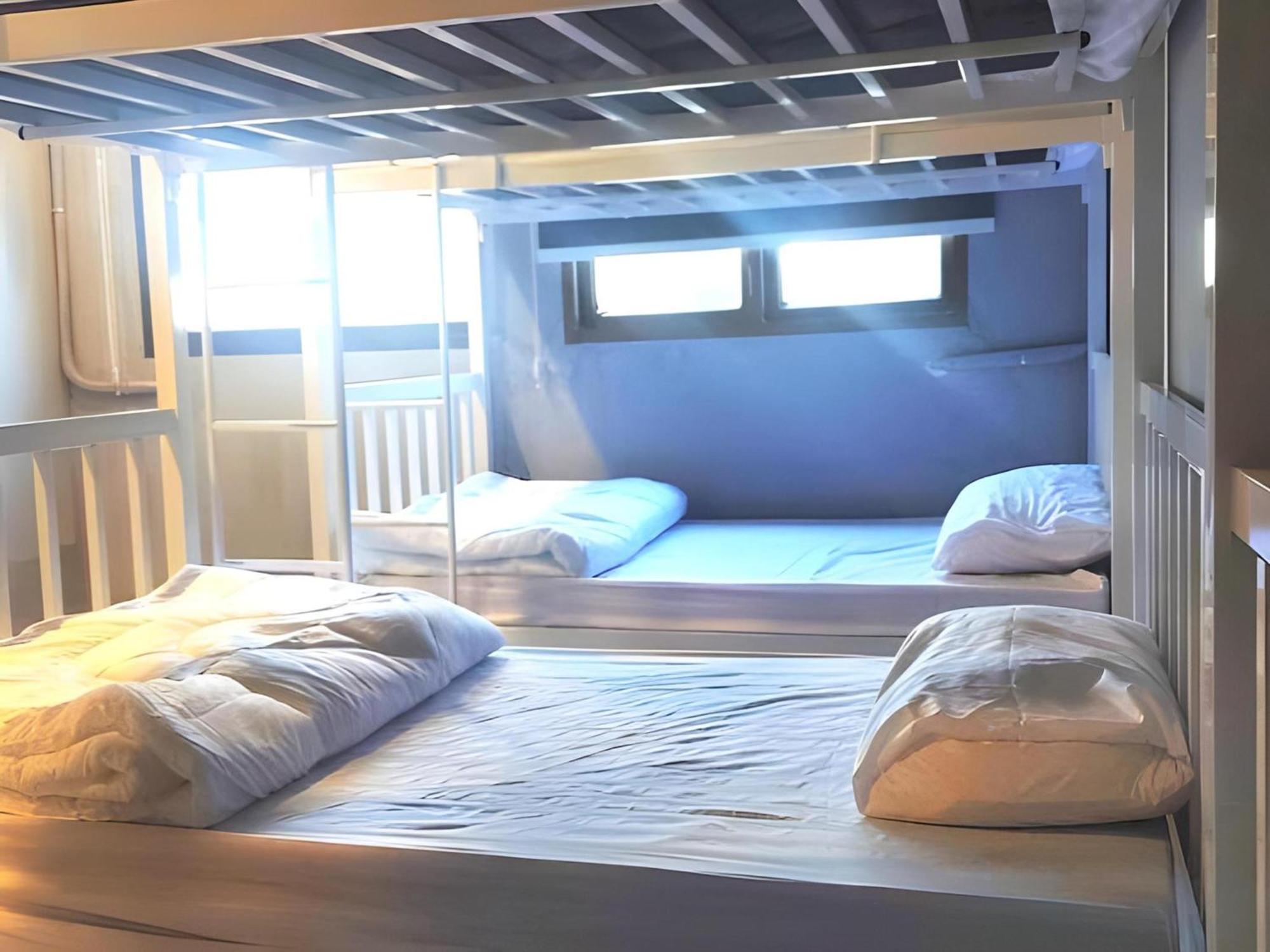 Hostel Oyo 75465 Lucky - Huai Khwang Bangkok