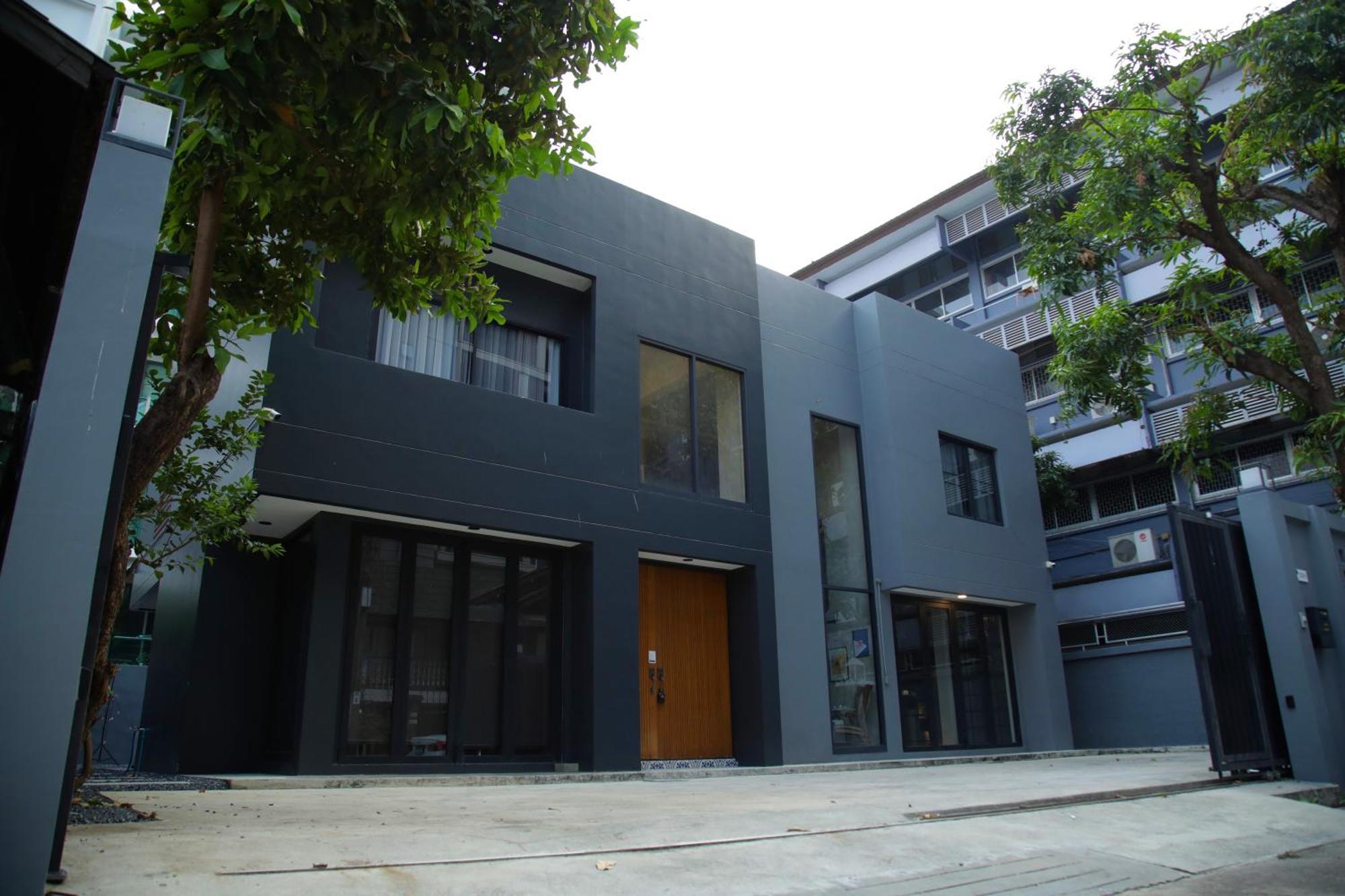 Chic Ekkamai Escape Near Bts, Dining & Nightlife Ferienhaus Bangkok