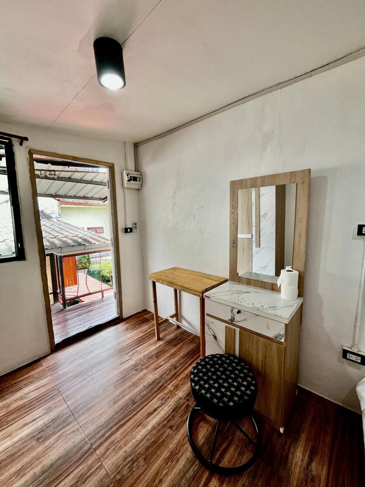 Chubbi 5 Room24 Apartment Bangkok