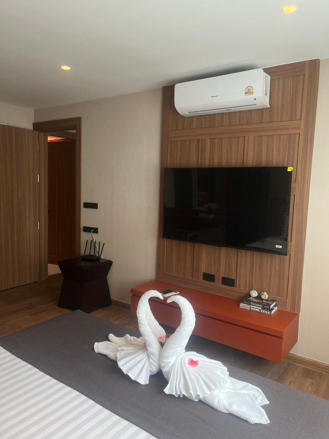 Stylish In Sukhumvit Apartment