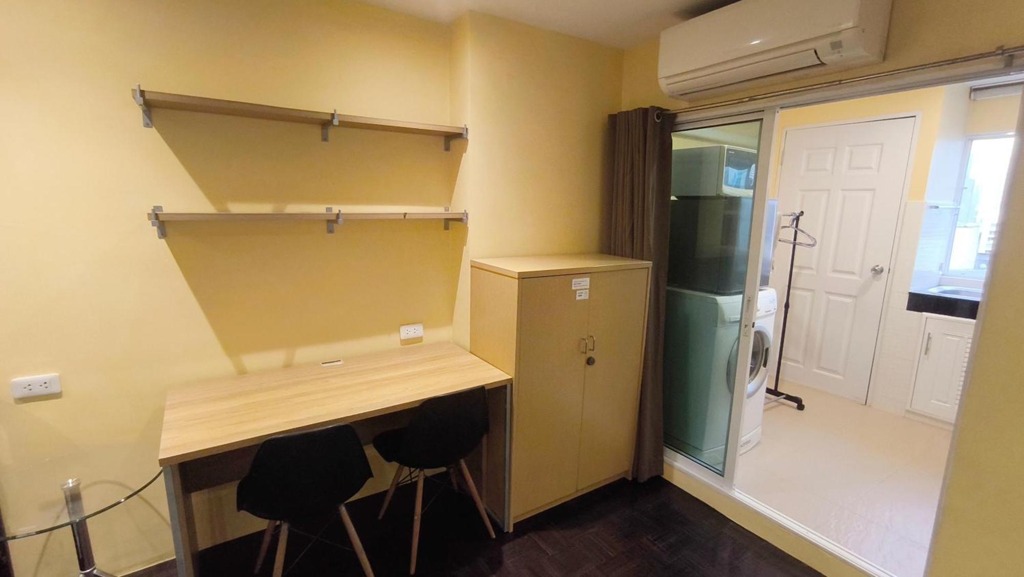 Apartment Silom 1bedroom With 2 Kings Bed For 4 Persons
