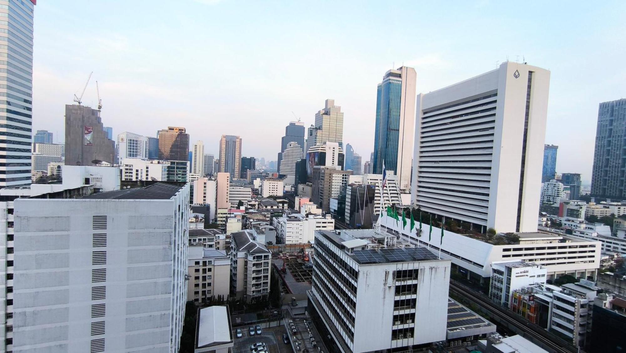 Apartment Silom 1bedroom With 2 Kings Bed For 4 Persons