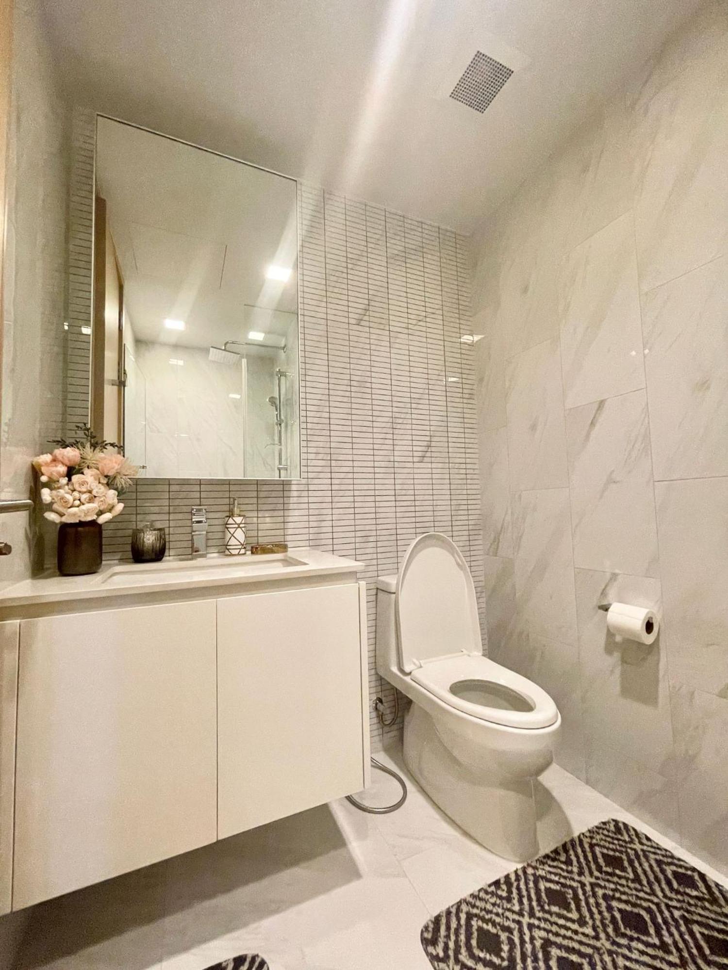 Luxury Sukhumvit Asoke Nana 65 Sqm Sleeps 4 Apartment Bangkok