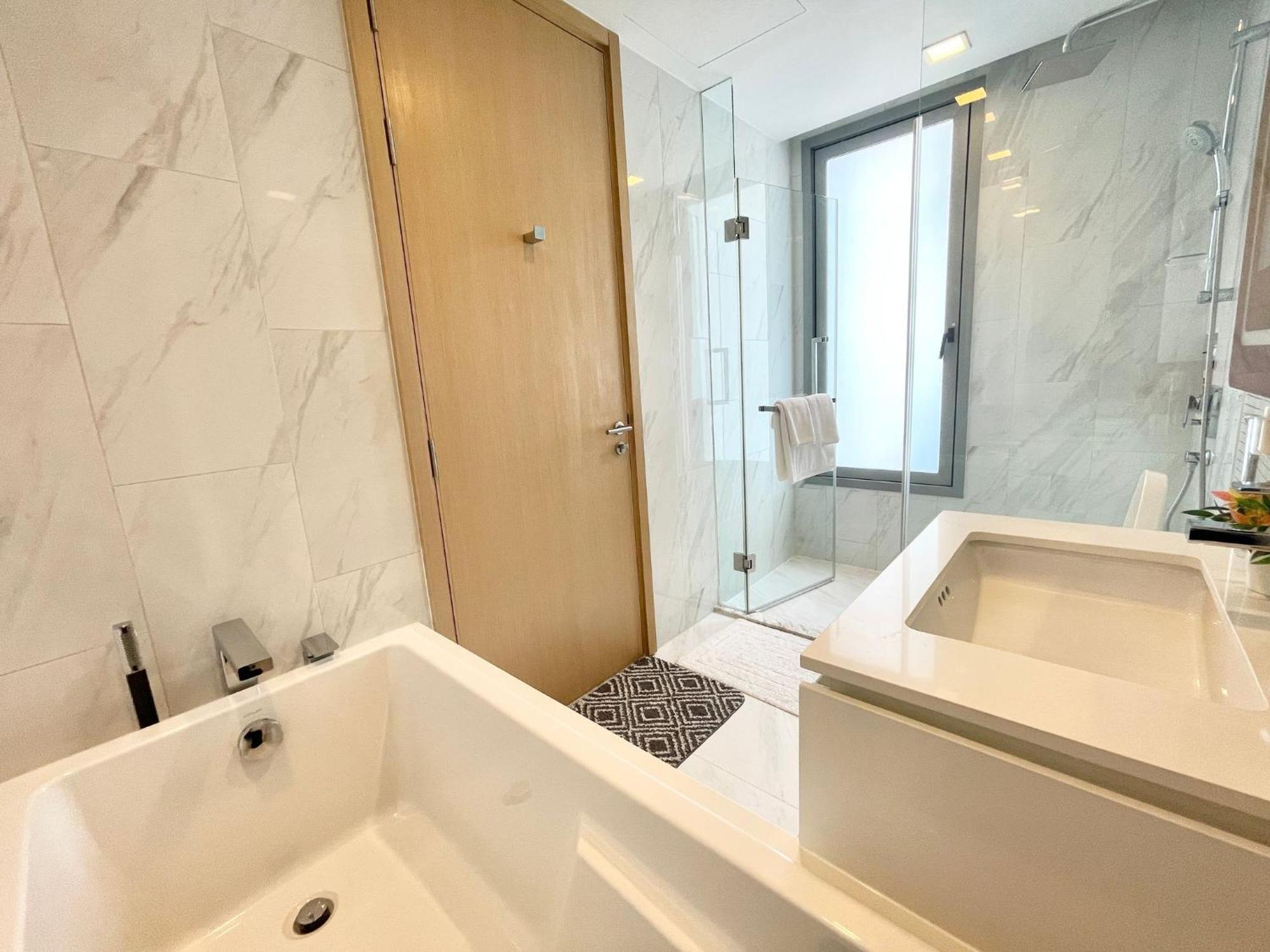 Luxury Sukhumvit Asoke Nana 65 Sqm Sleeps 4 *