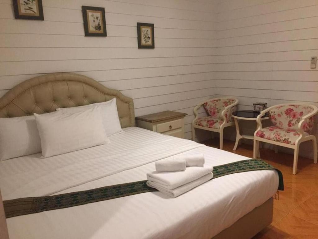 Ban Thungdang Housetel Hotel