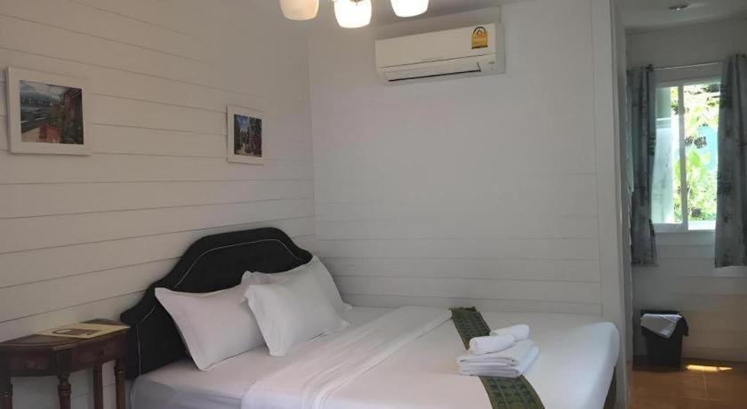 Ban Thungdang Housetel Hotel