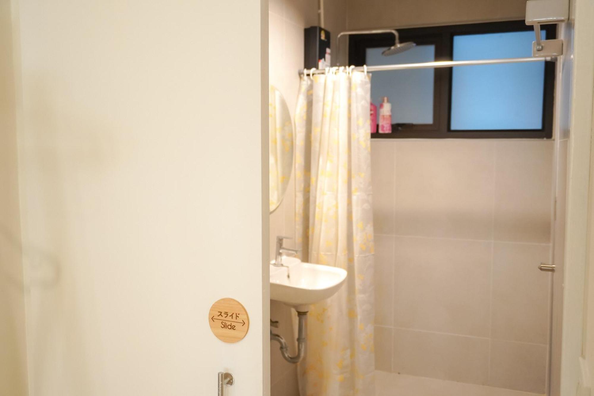 Guest house Buddy House - Spacious Triple In Chinatown, Walk To Mrt Bangkok