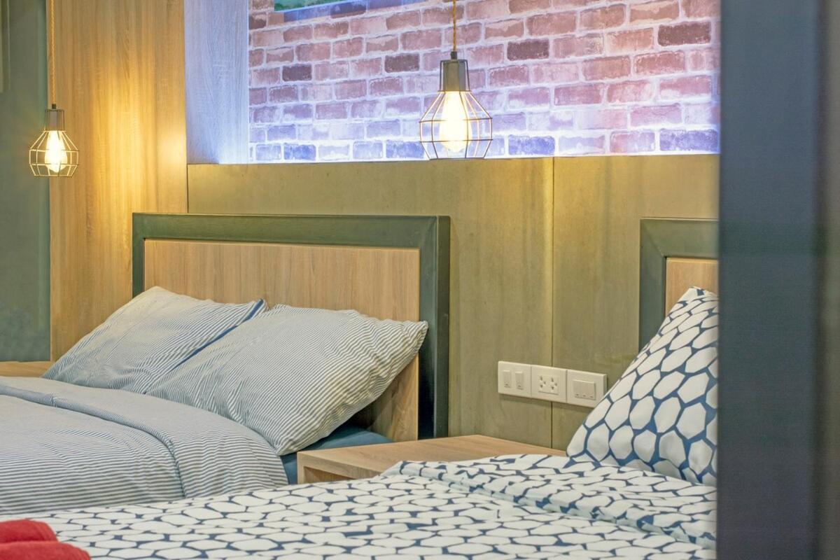 Private In Huaikwang Apartment Bangkok