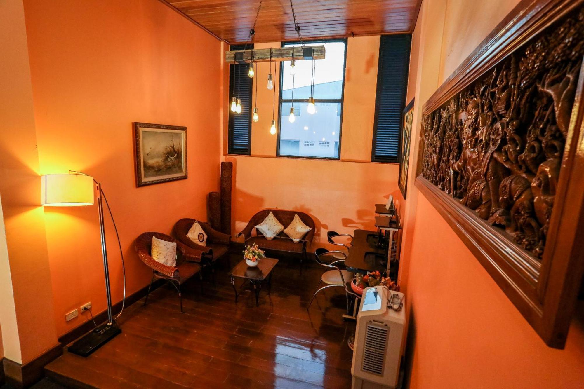 Pjr Chateau Hostel Bangkok