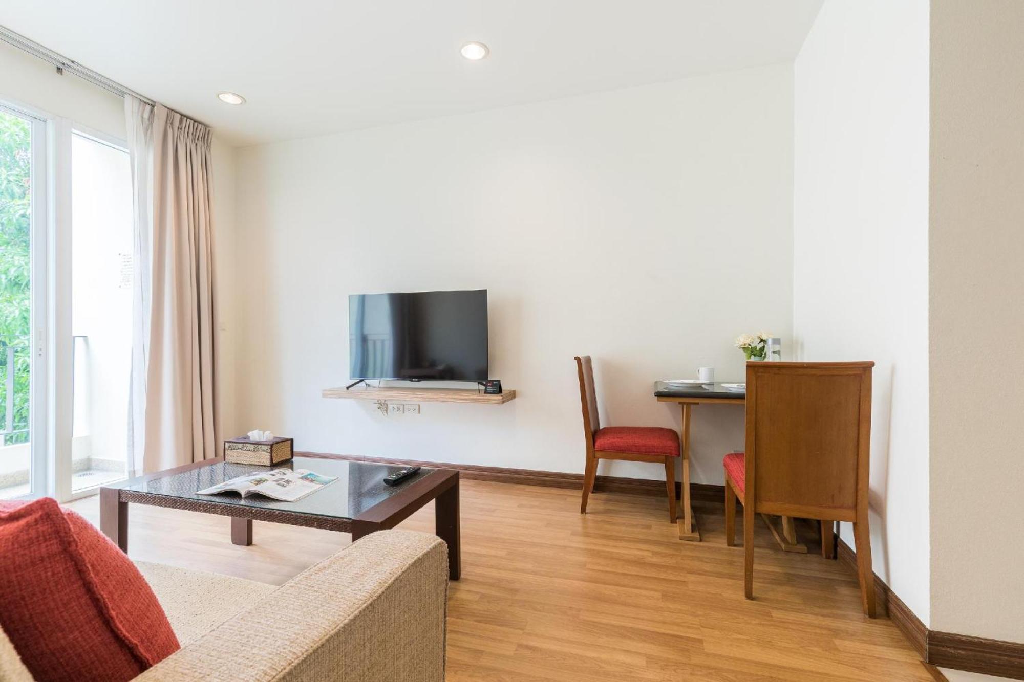 Patio Bts Sanam Pao Aparthotel Bangkok