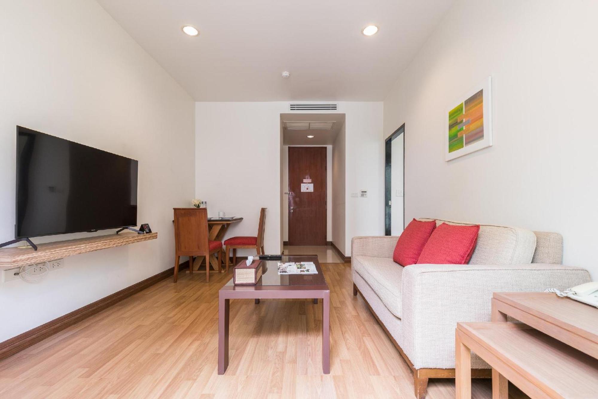 Patio Bts Sanam Pao Aparthotel Bangkok