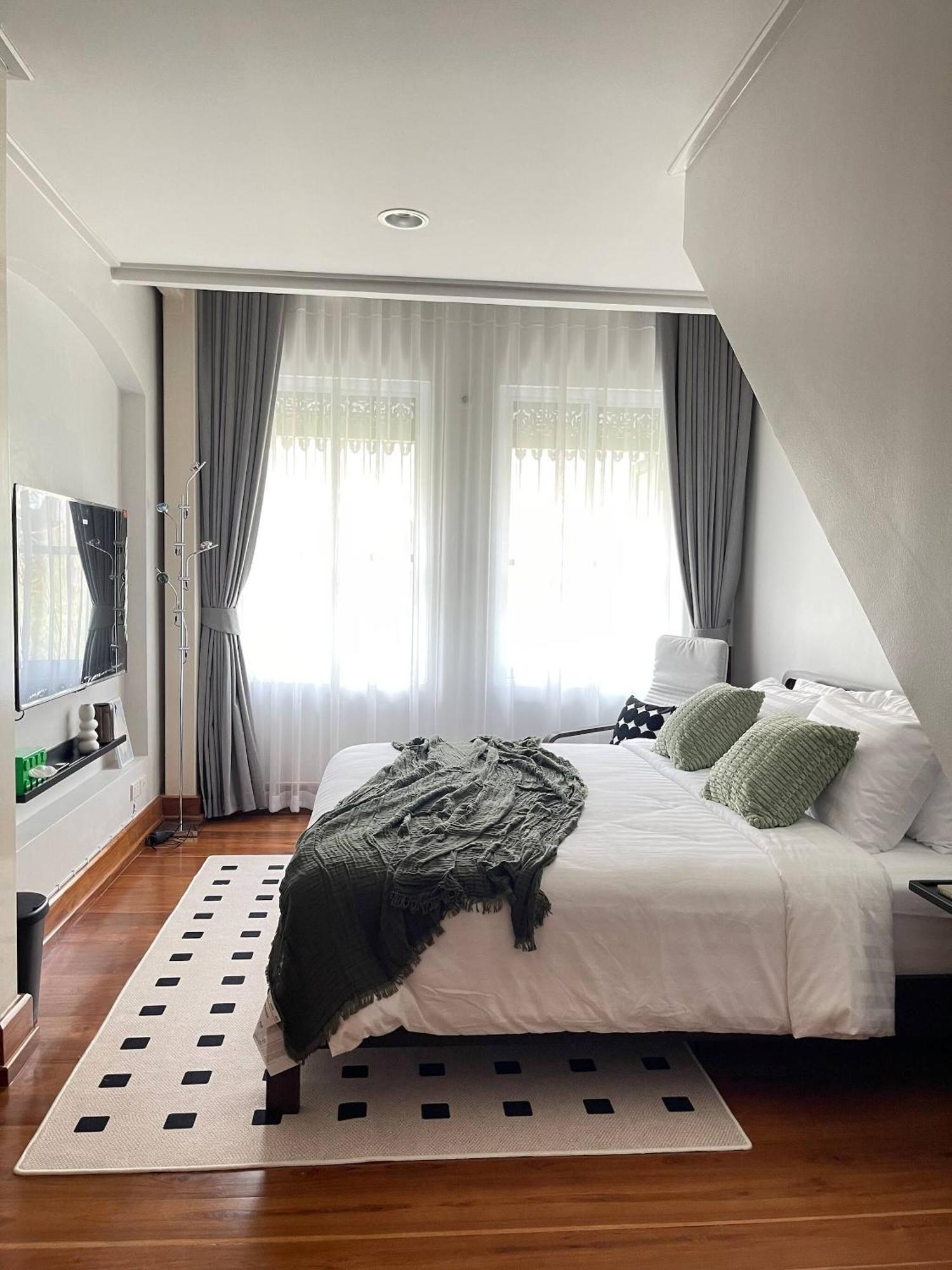 Nueng Rana 113 Unique House In Chinatown 3br 2ba -