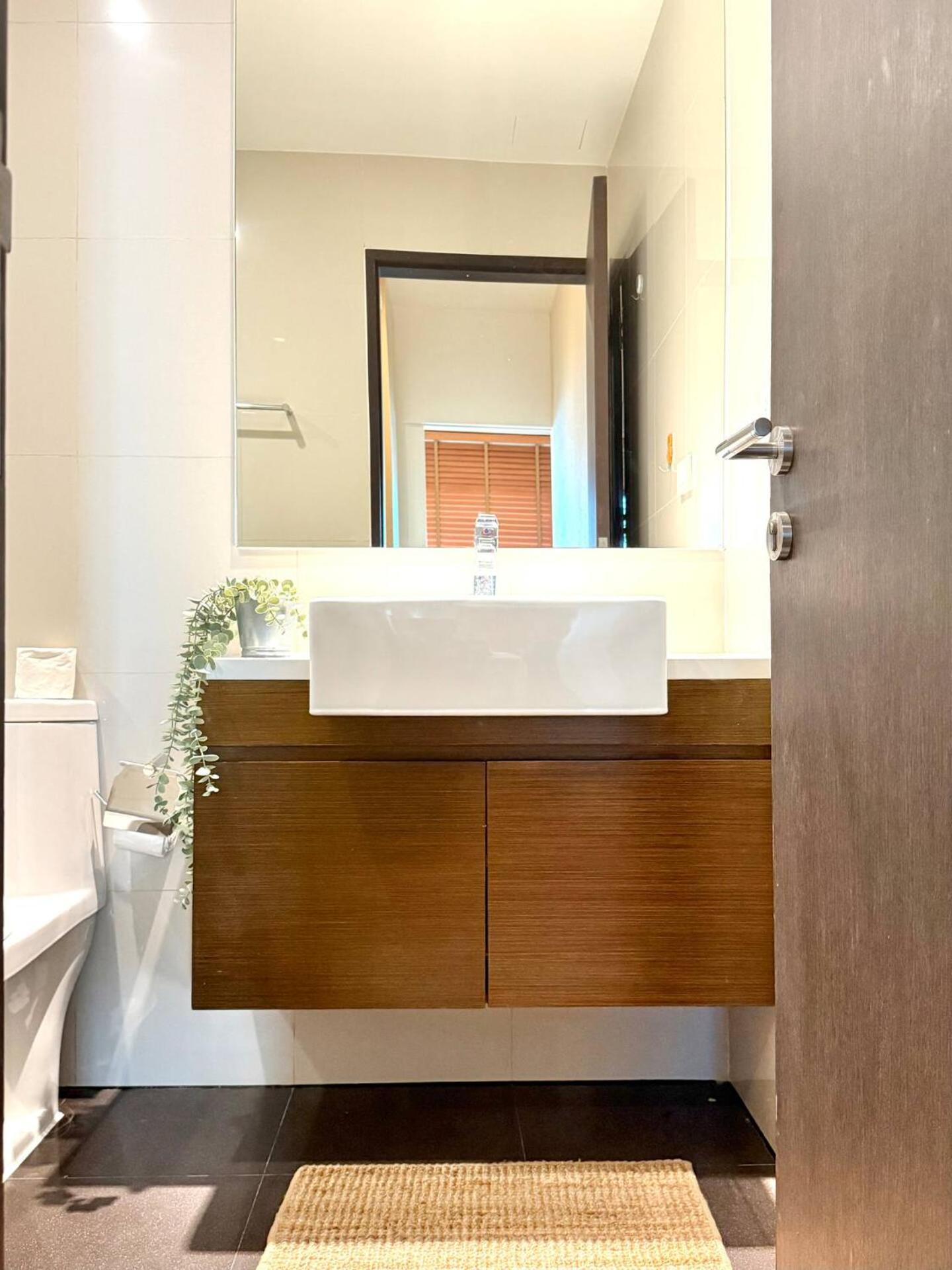 Luxury Skywalk Bts Thonglor Pool Gym And Netflix Apartment *