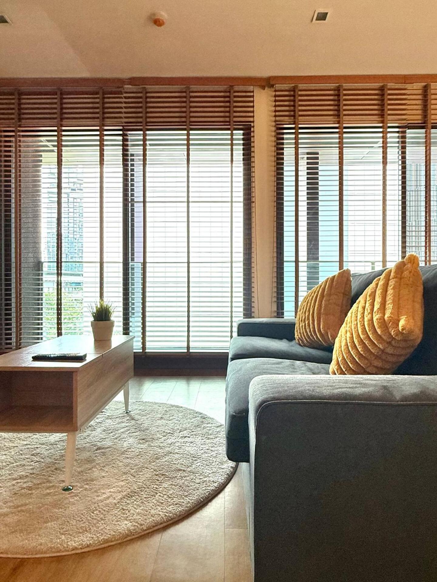 Apartment Luxury Skywalk Bts Thonglor Pool Gym And Netflix