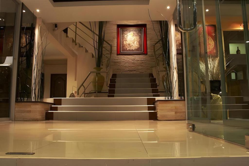 Grand Pinnacle Hotel