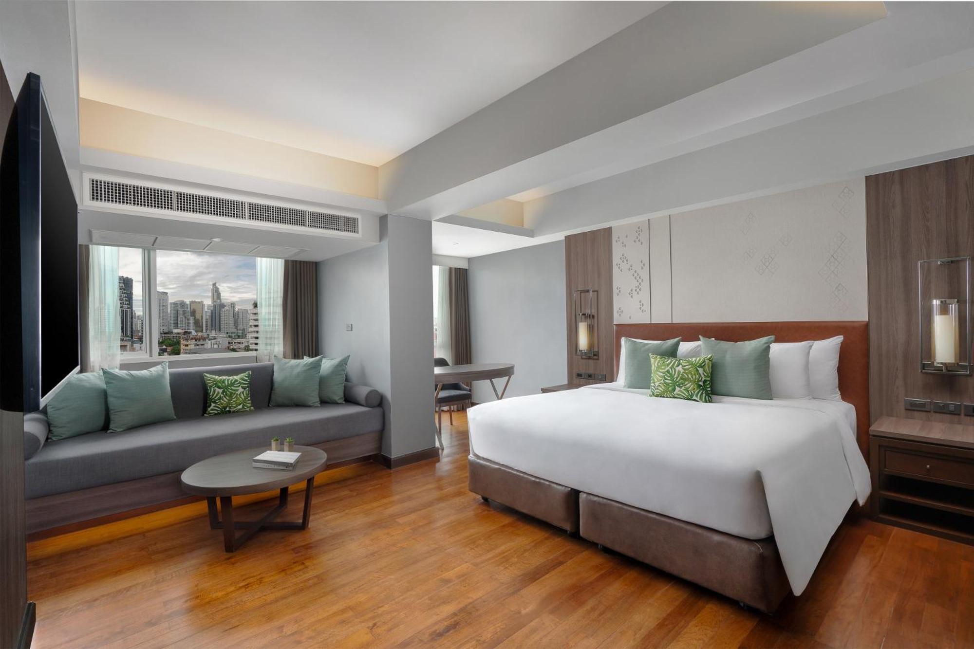 Hotel Novotel Living Sukhumvit Legacy 4*