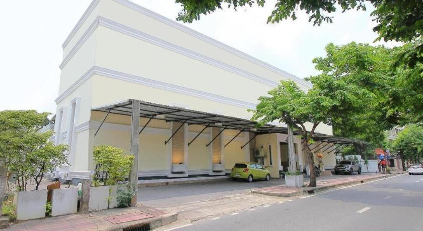 Oyo 1002 Pinklao Hotel