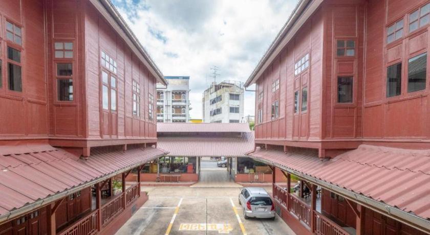 Oyo 1089 Baan Boran Hotel 2*