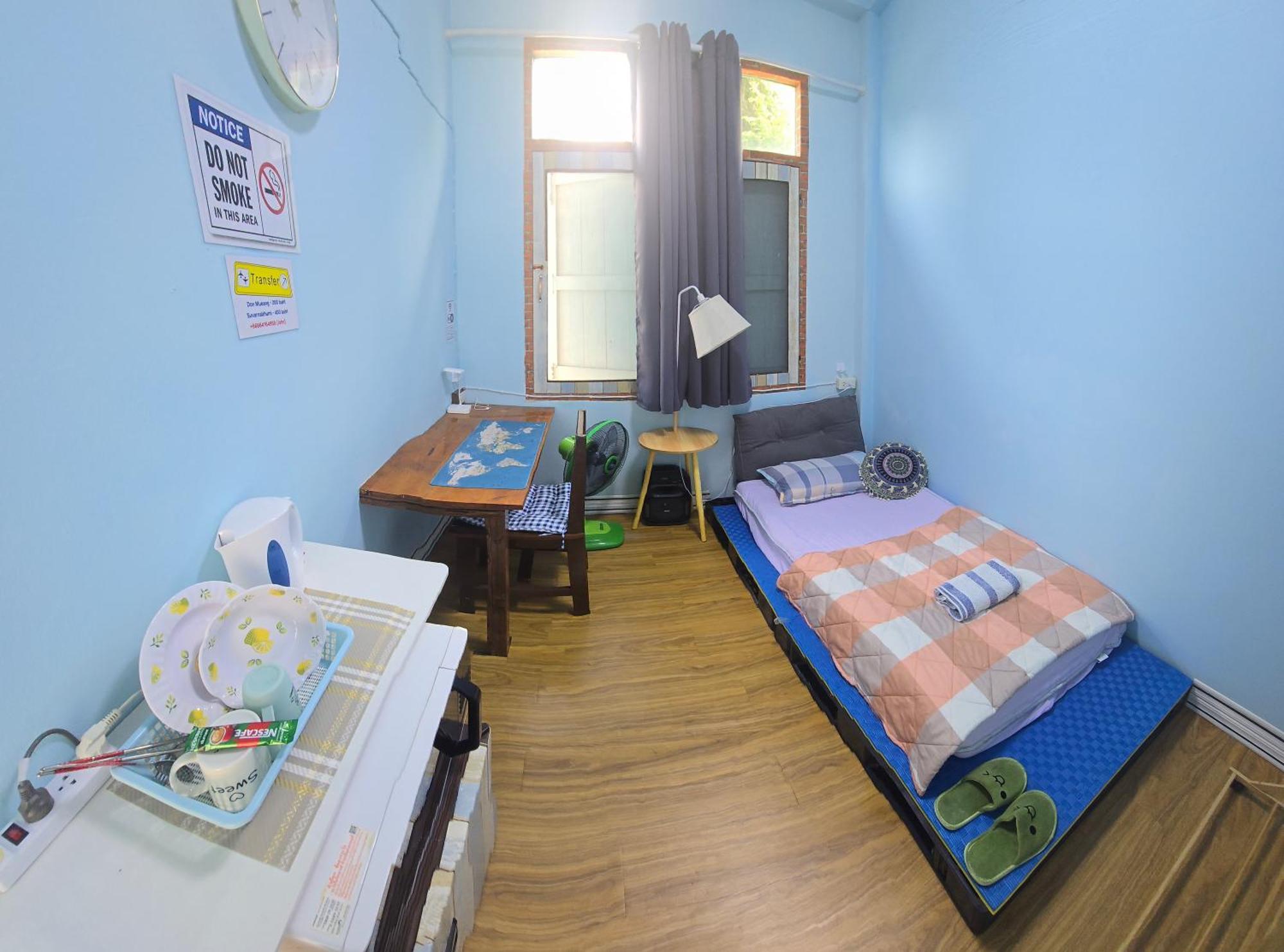 214 Lovely With Private Bathroom And Wifi Bangkok