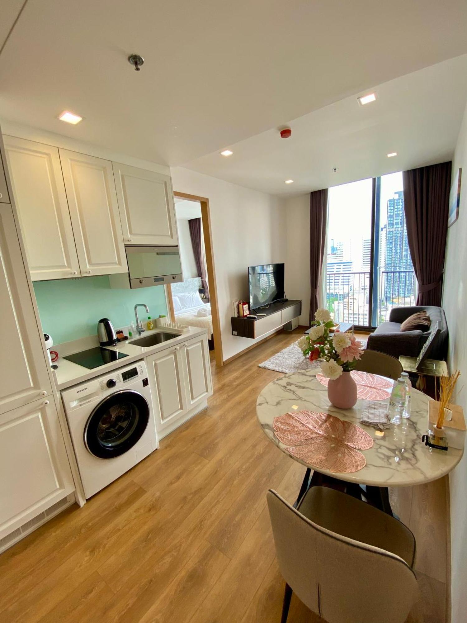 Phrom Phong 1br Luxe With Pool Gym Park Center *
