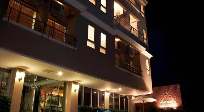 Grand Pinnacle Hotel 3*