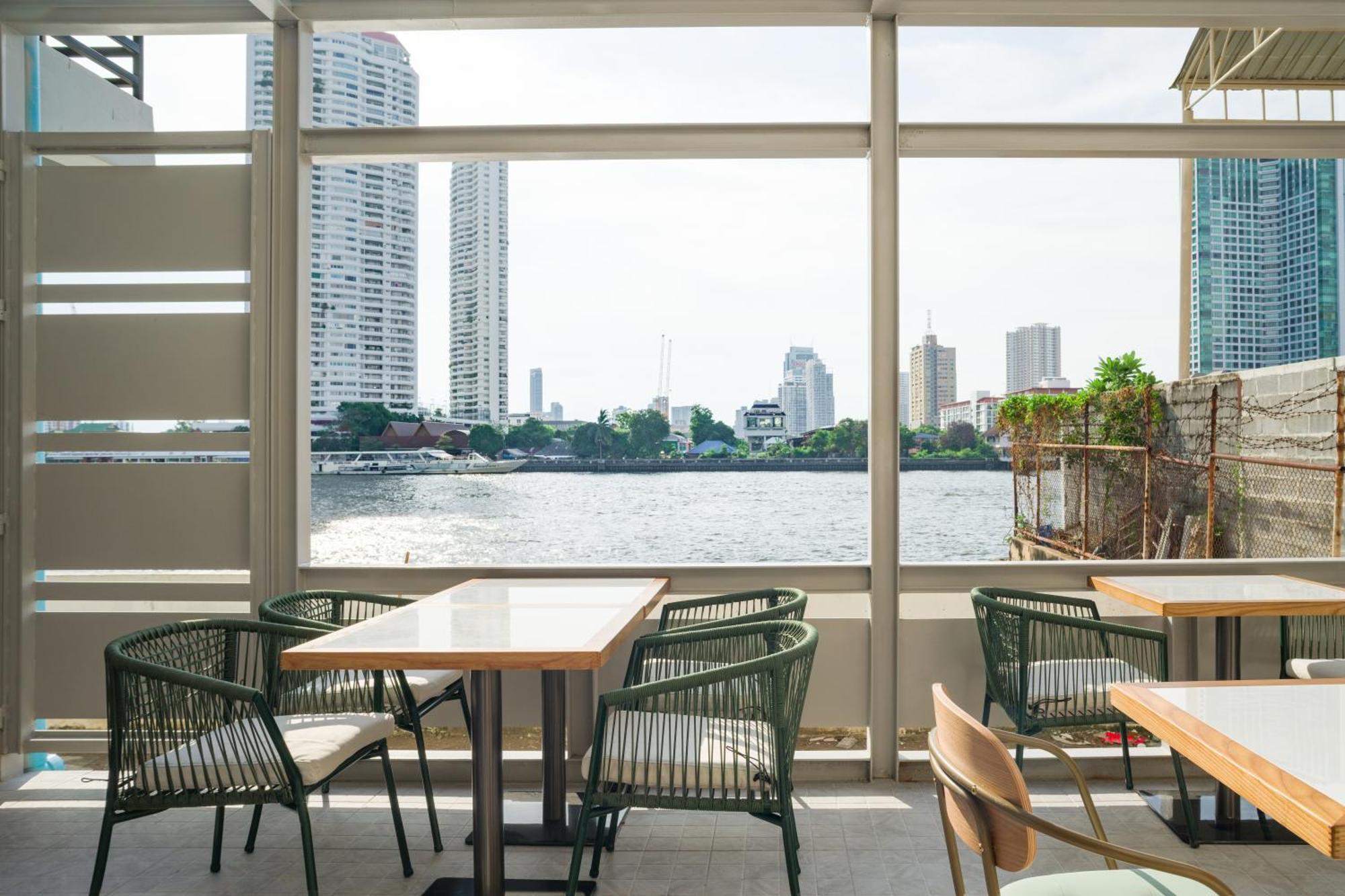 Beat Warii At Chaophraya River Hostel Bangkok