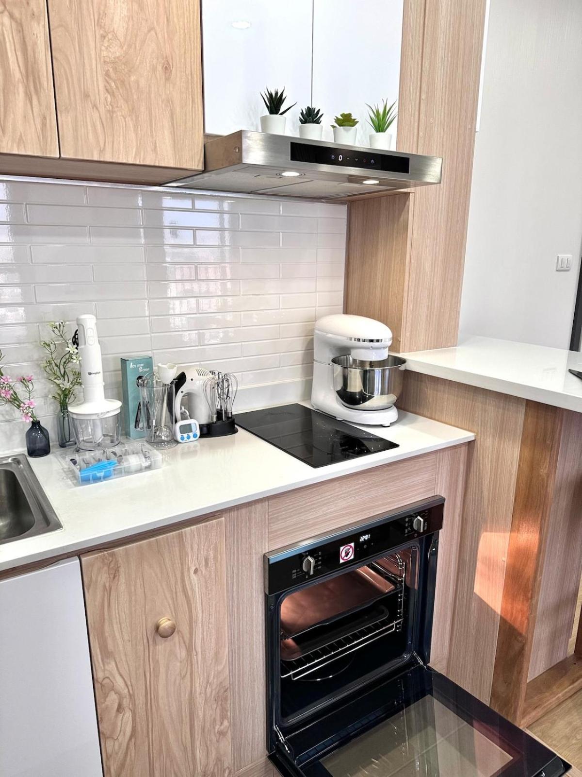 2br With Oldtown Vibes, Steps From Wongwian Yai Apartment