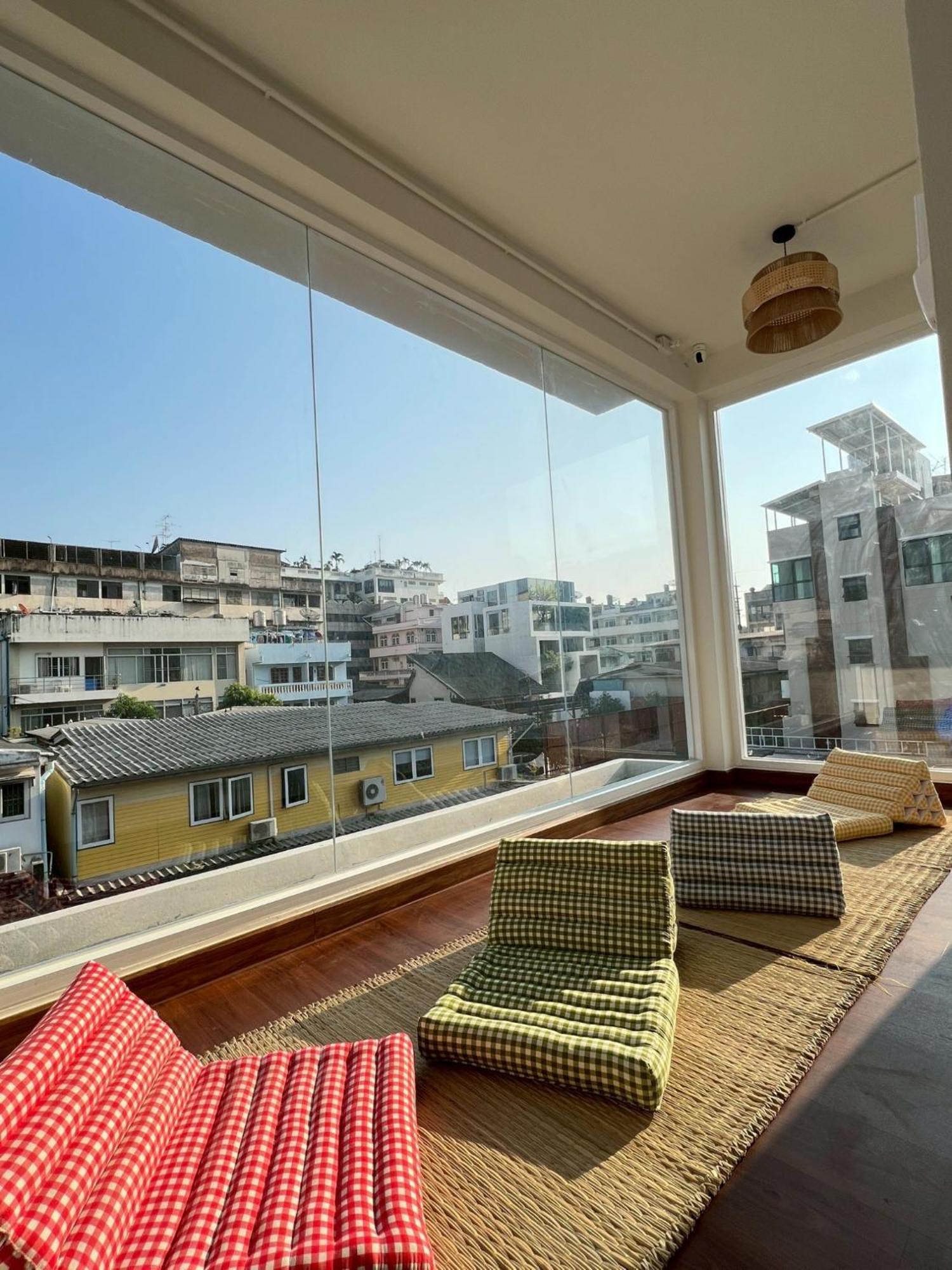 Ease At Sathorn And Coworking Space Hostel *