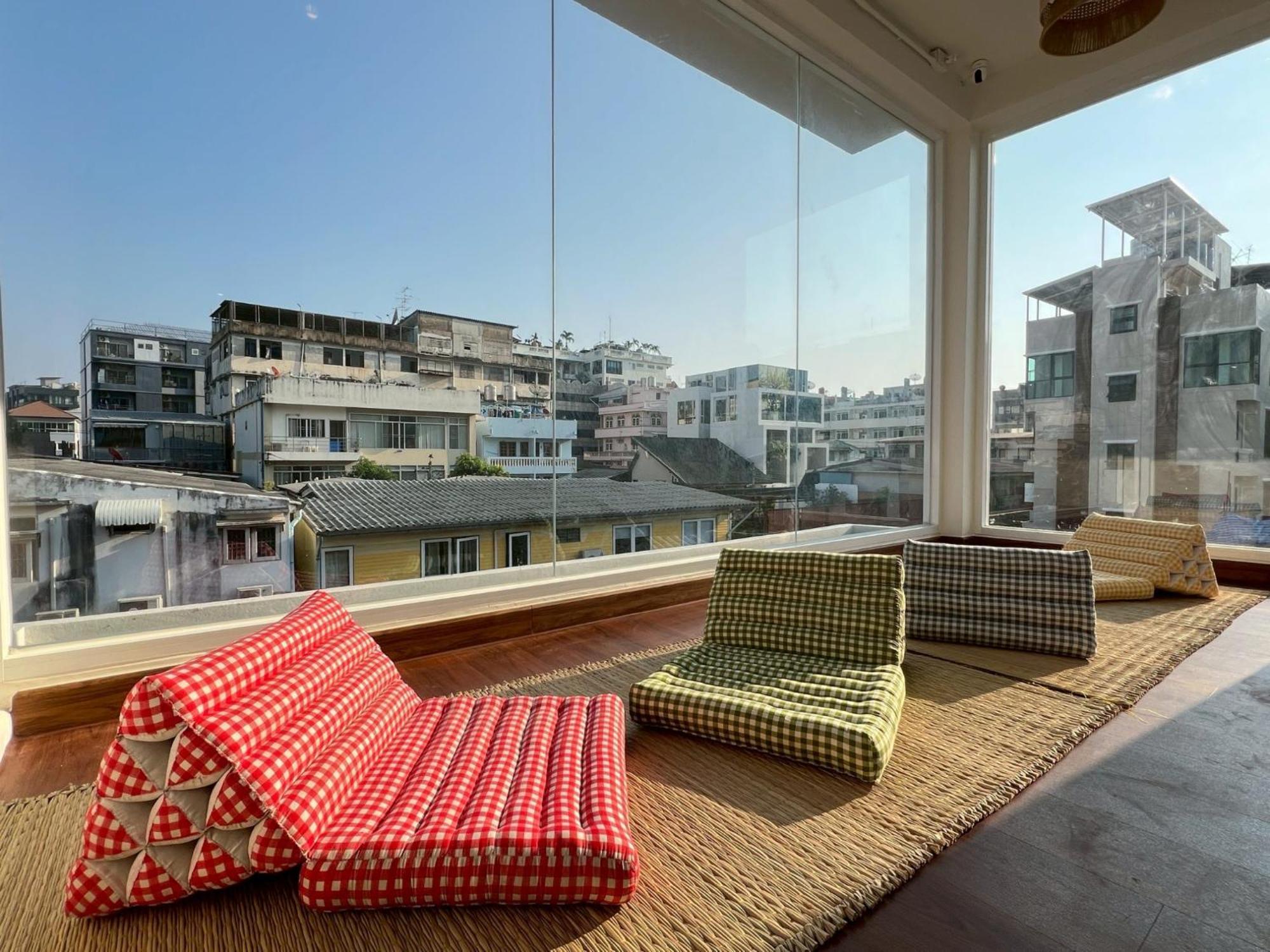 Ease At Sathorn And Coworking Space Hostel *