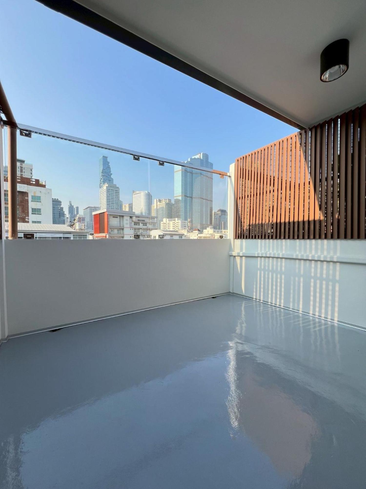 Ease At Sathorn And Coworking Space Hostel *