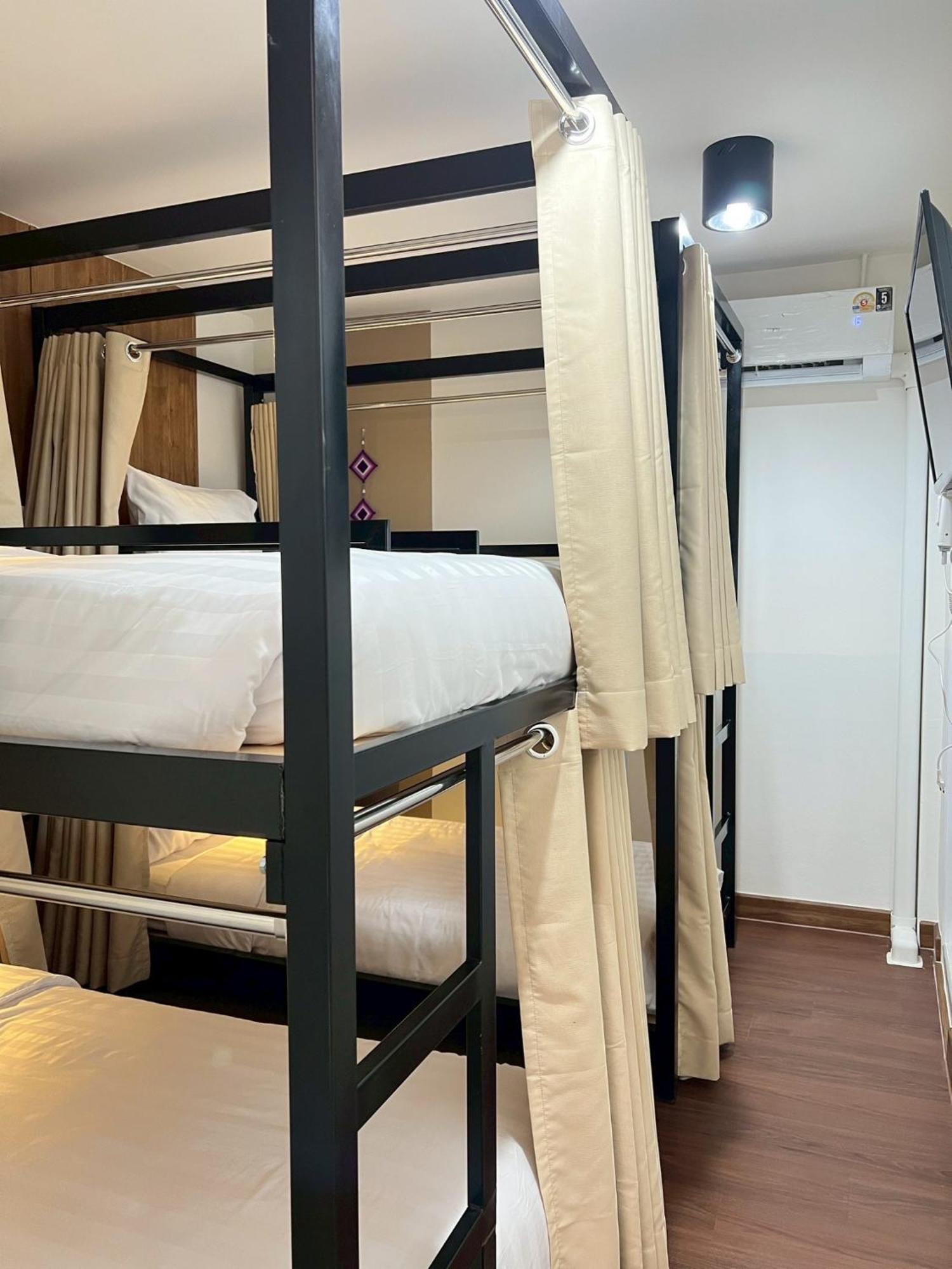 Hostel Ease At Sathorn And Coworking Space *