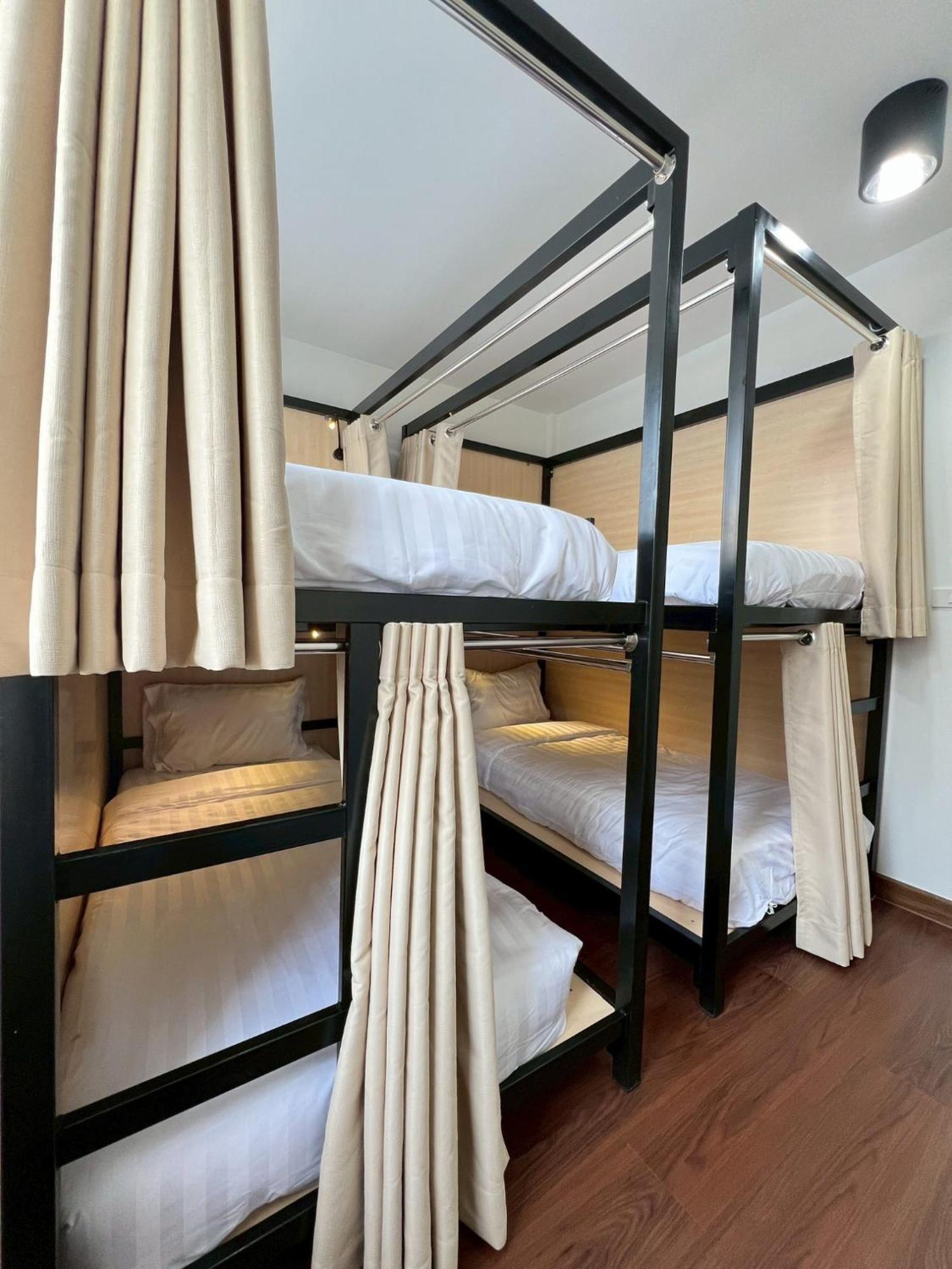 Ease At Sathorn And Coworking Space Hostel Bangkok