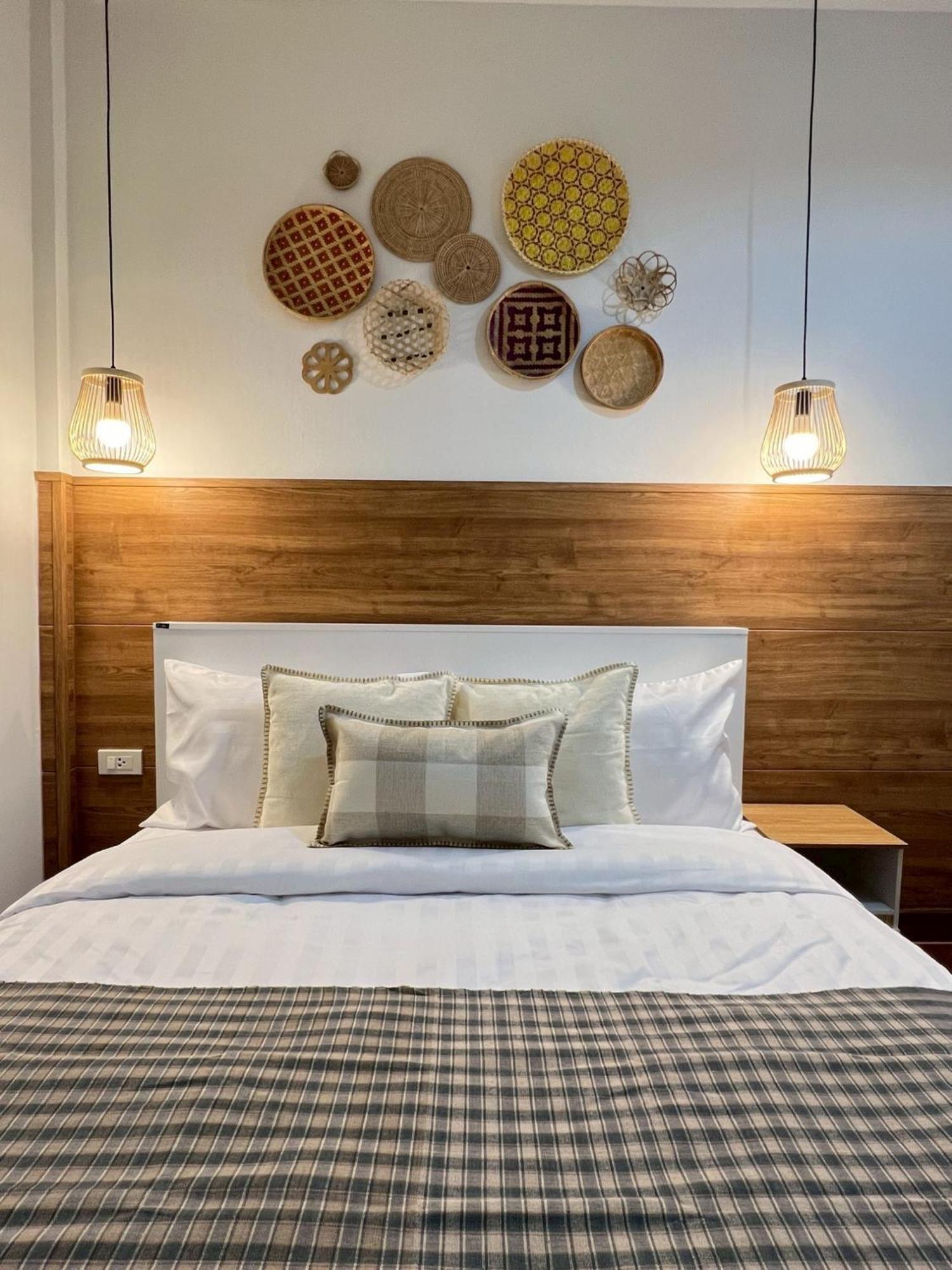 Ease At Sathorn And Coworking Space Hostel Bangkok