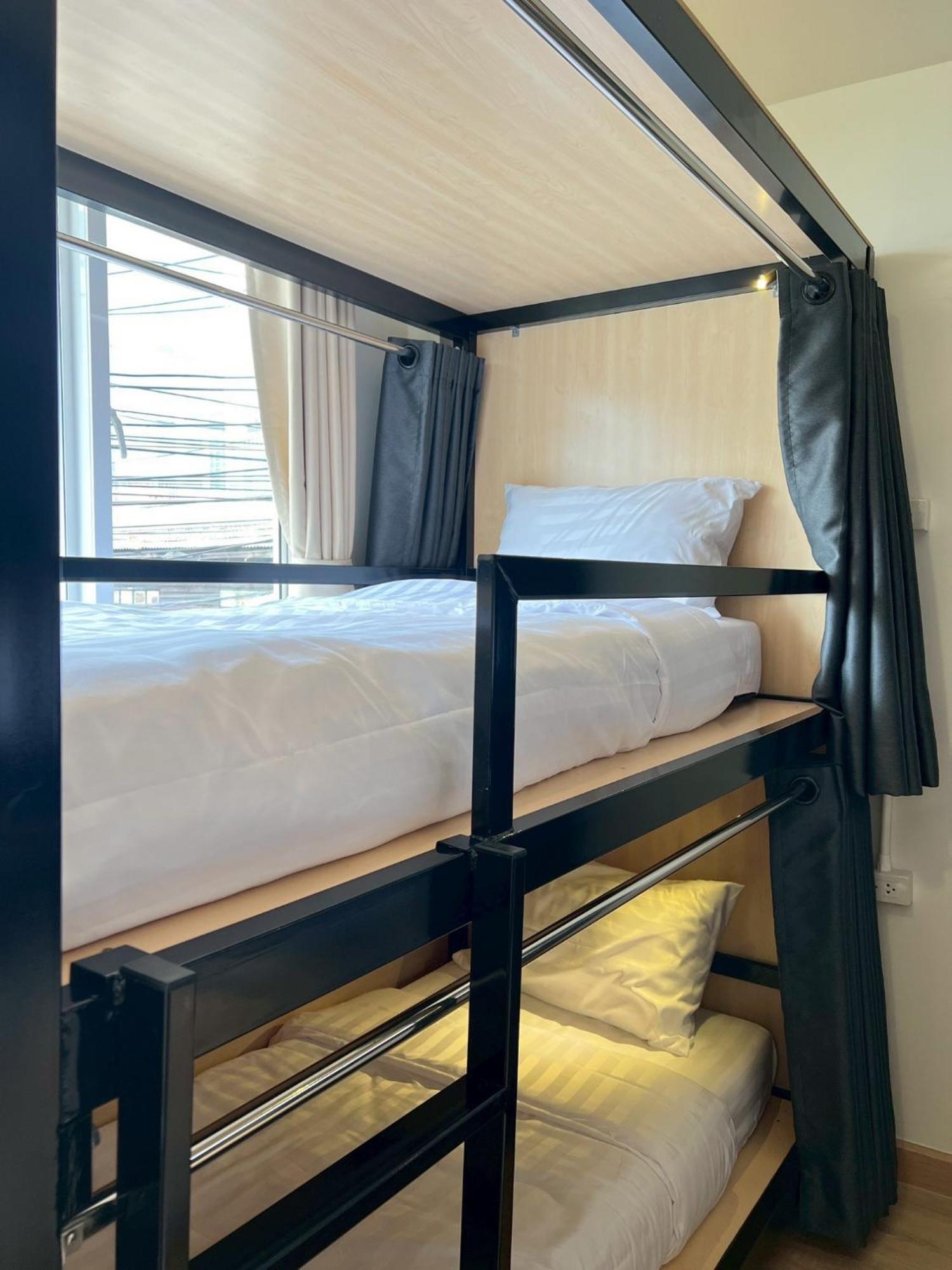 Ease At Sathorn And Coworking Space Hostel *