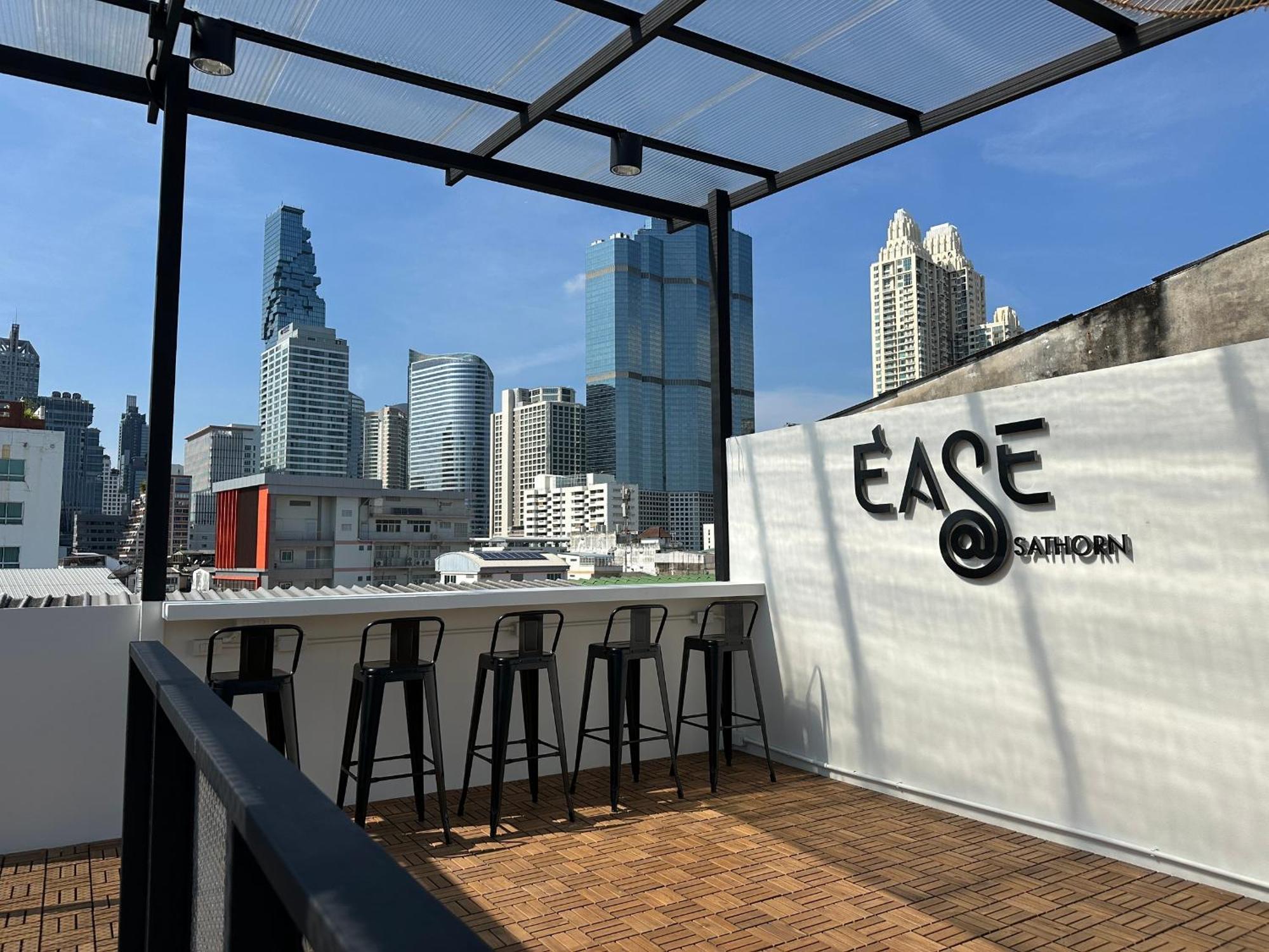 Ease At Sathorn And Coworking Space Hostel Bangkok