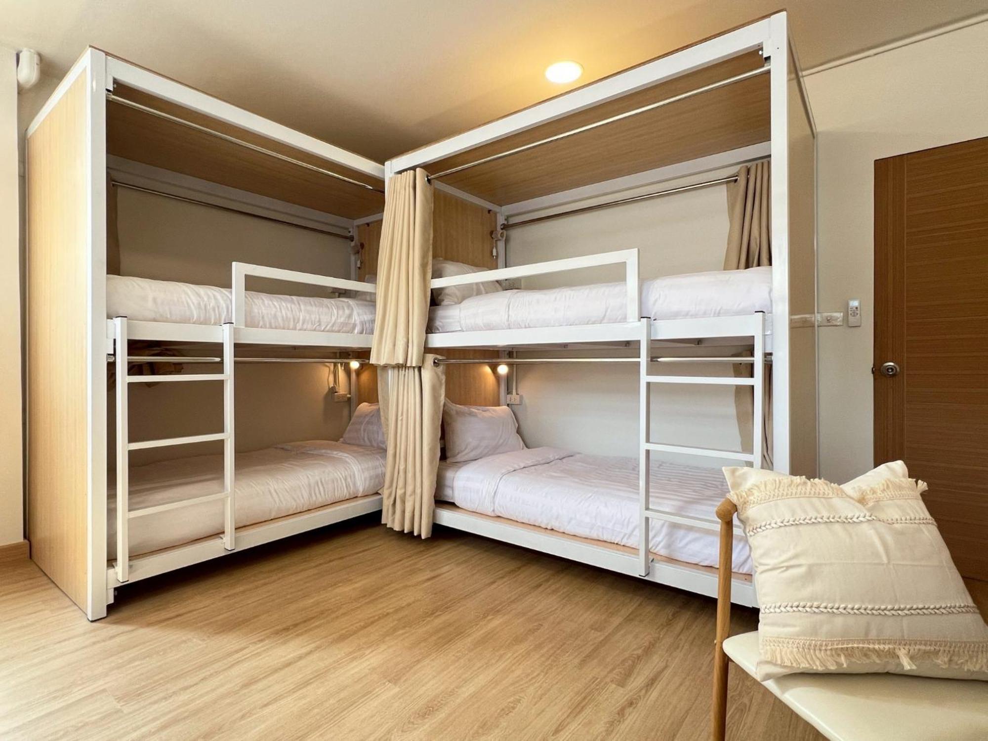 Ease At Sathorn And Coworking Space Hostel Bangkok