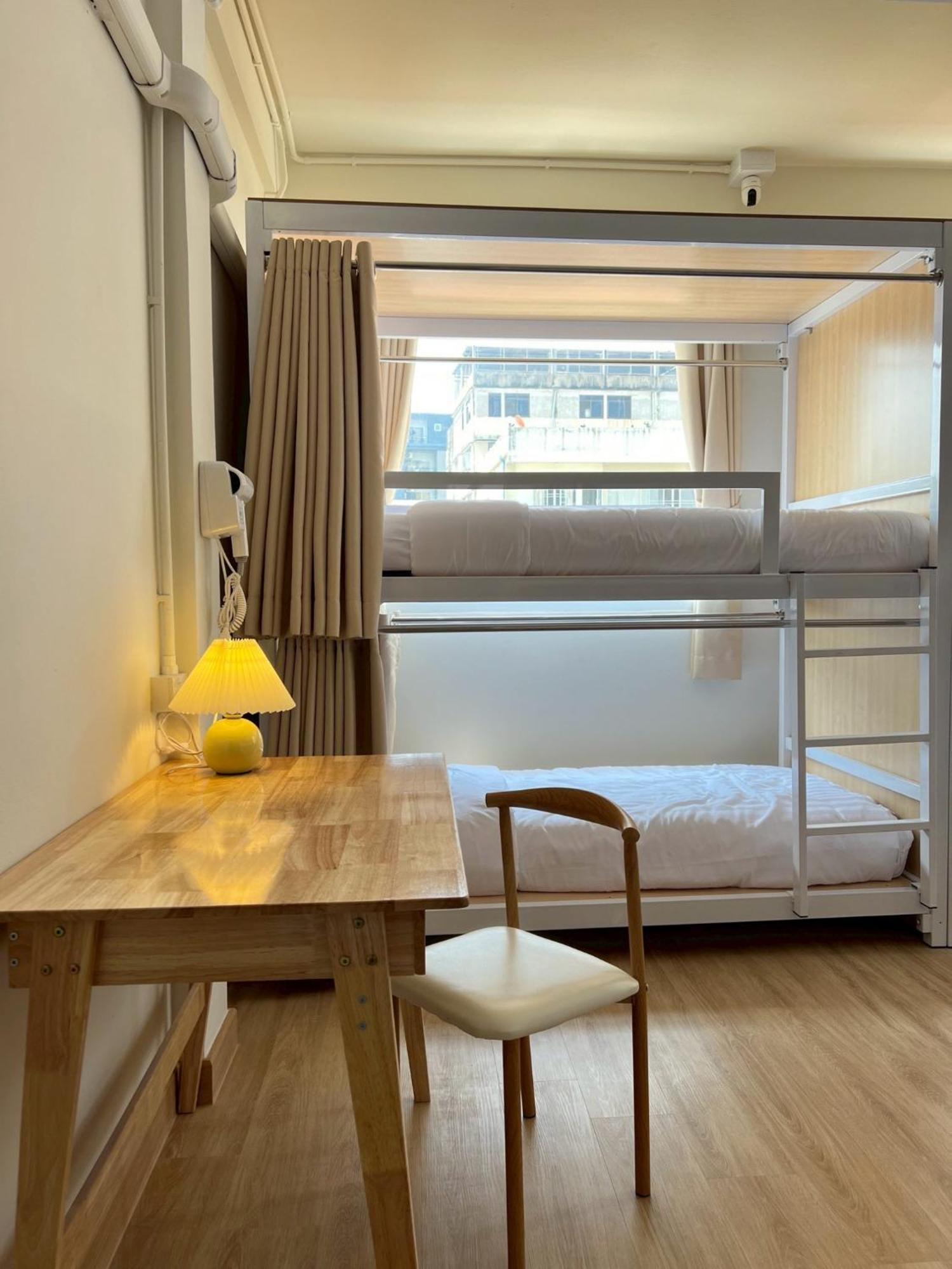 Ease At Sathorn And Coworking Space Hostel