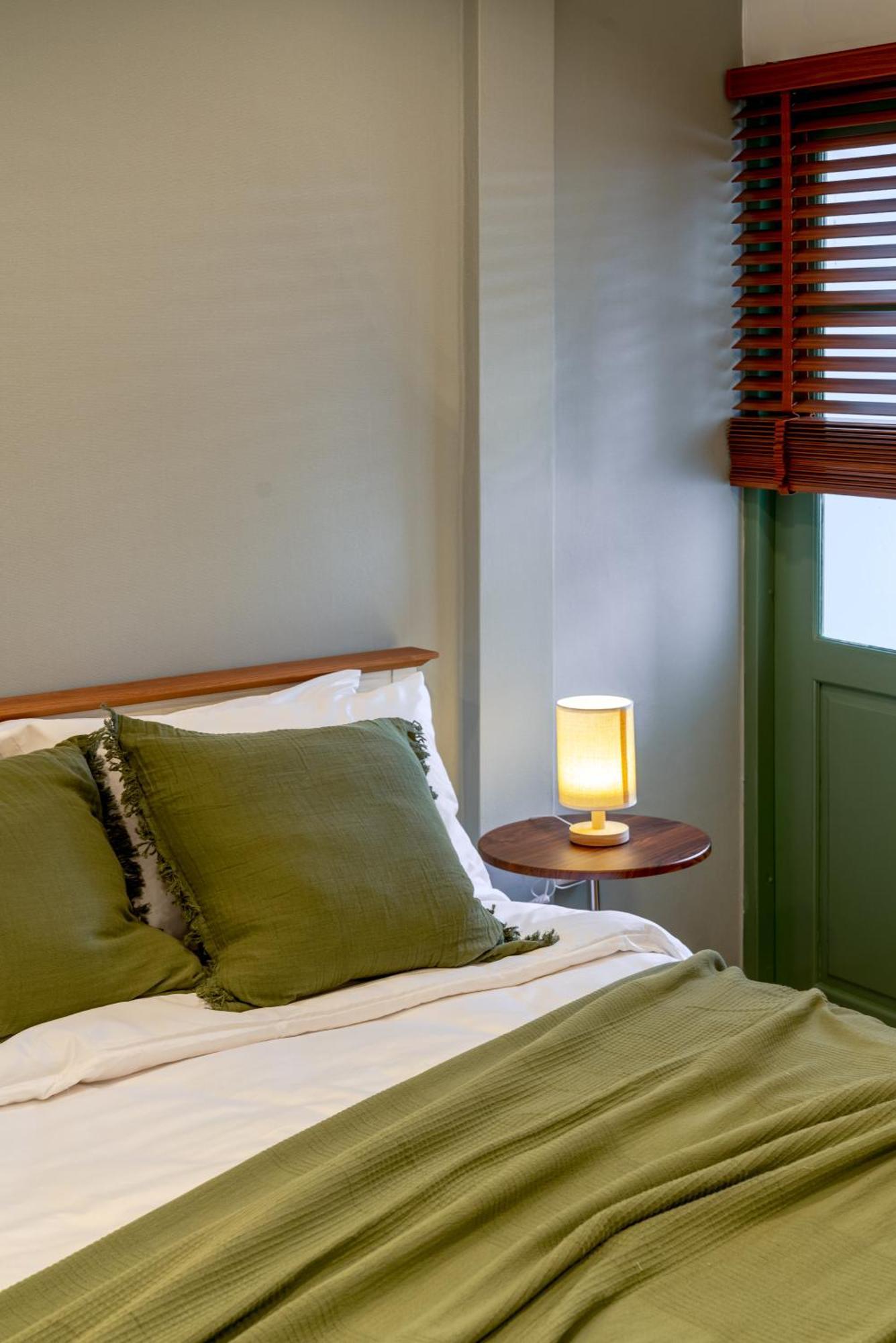 Blue House 191 Hometel - 3 Mins To Bts Saphan Taksin Guest house