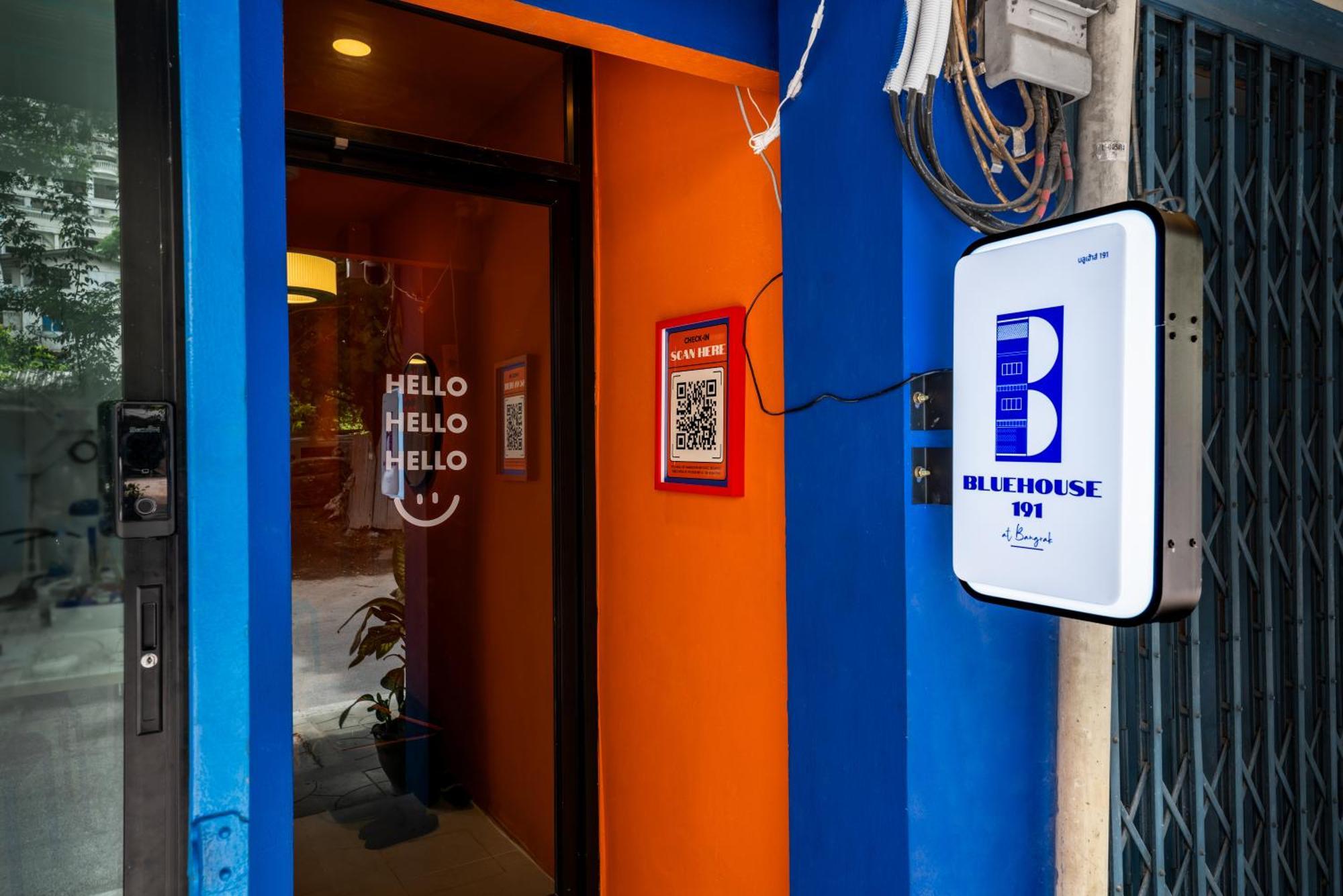 Blue House 191 Hometel - 3 Mins To Bts Saphan Taksin Guest house