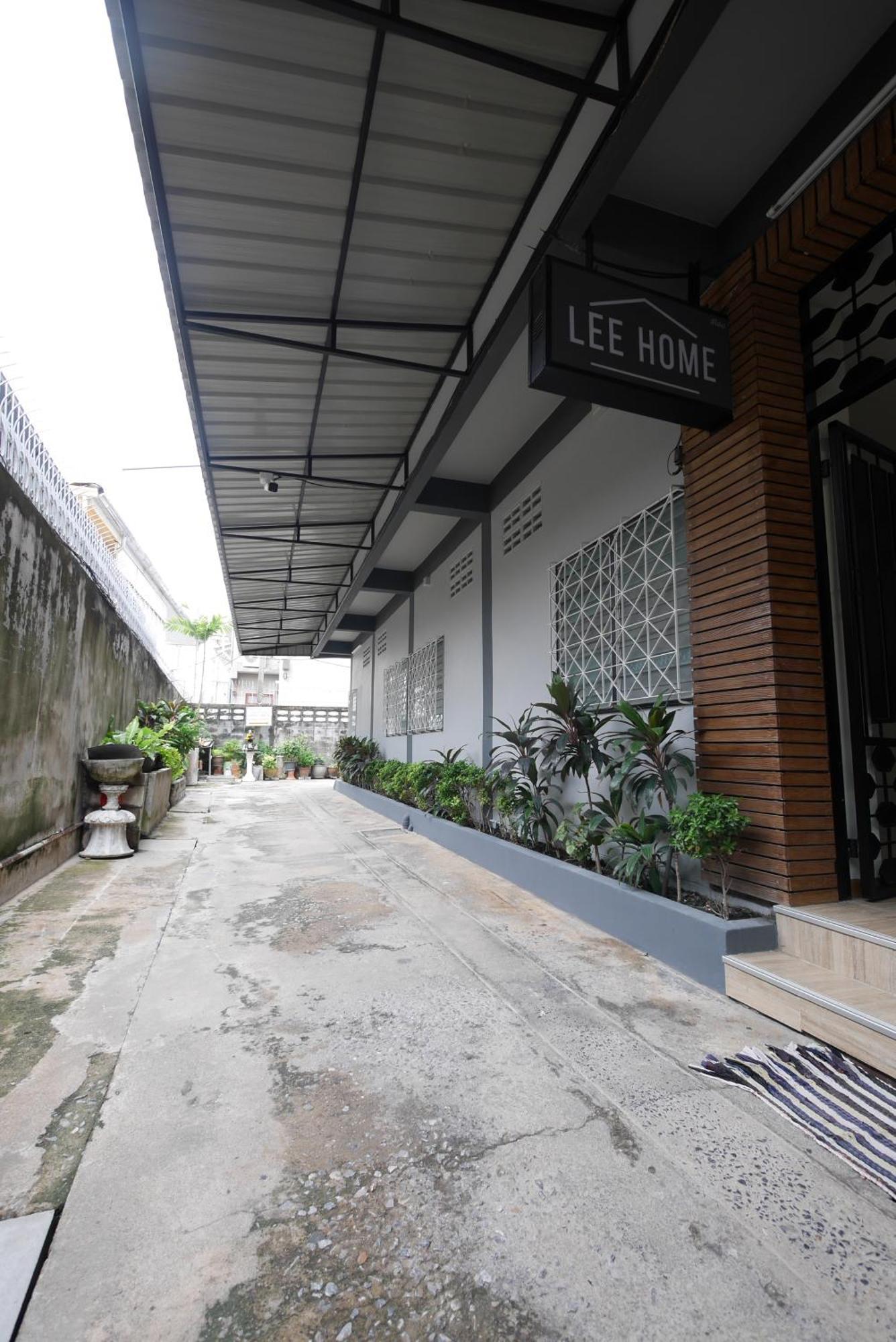 Lee * Bangkok
