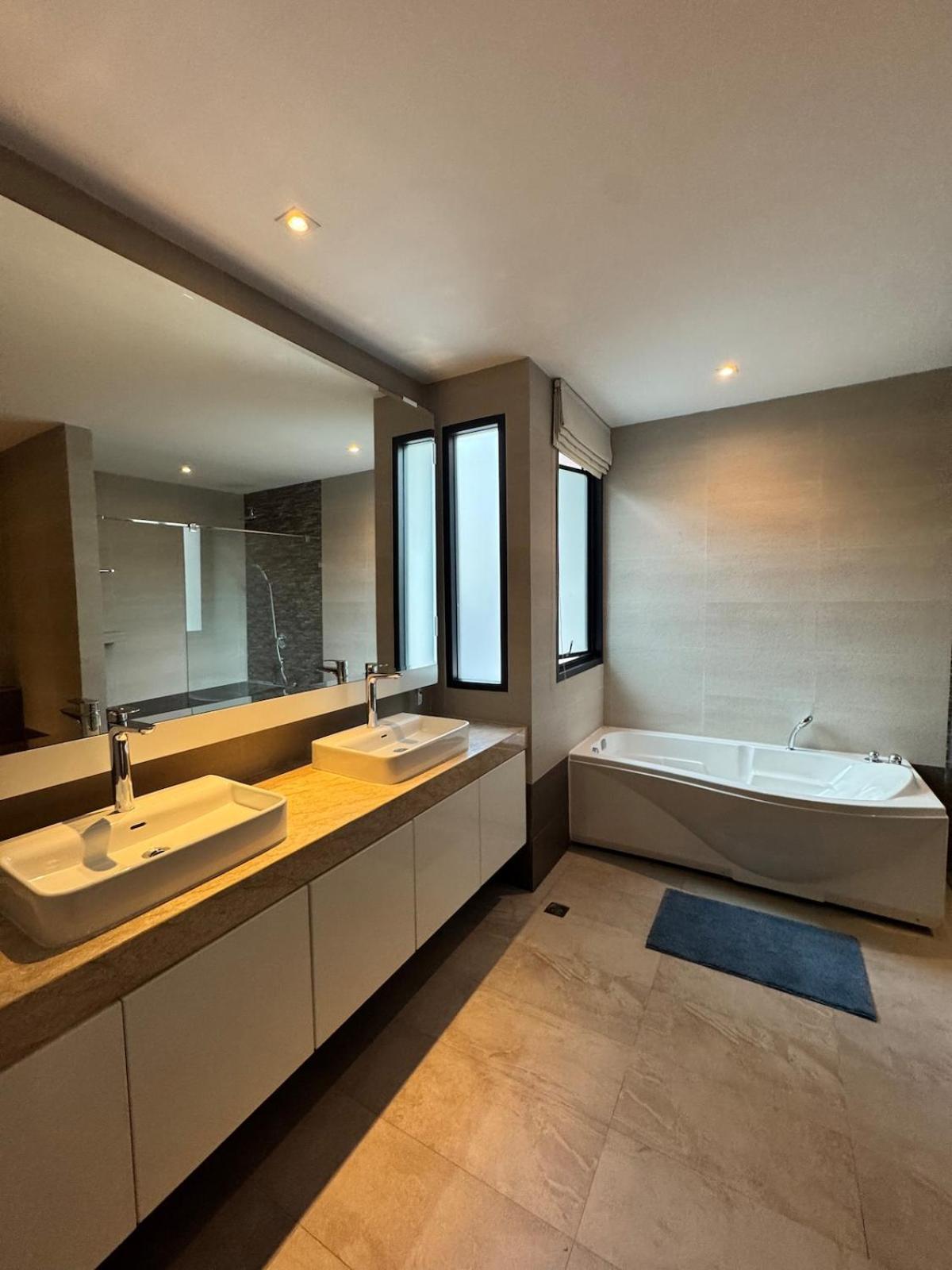 Bkk Luxuxy Pool 4br Vila