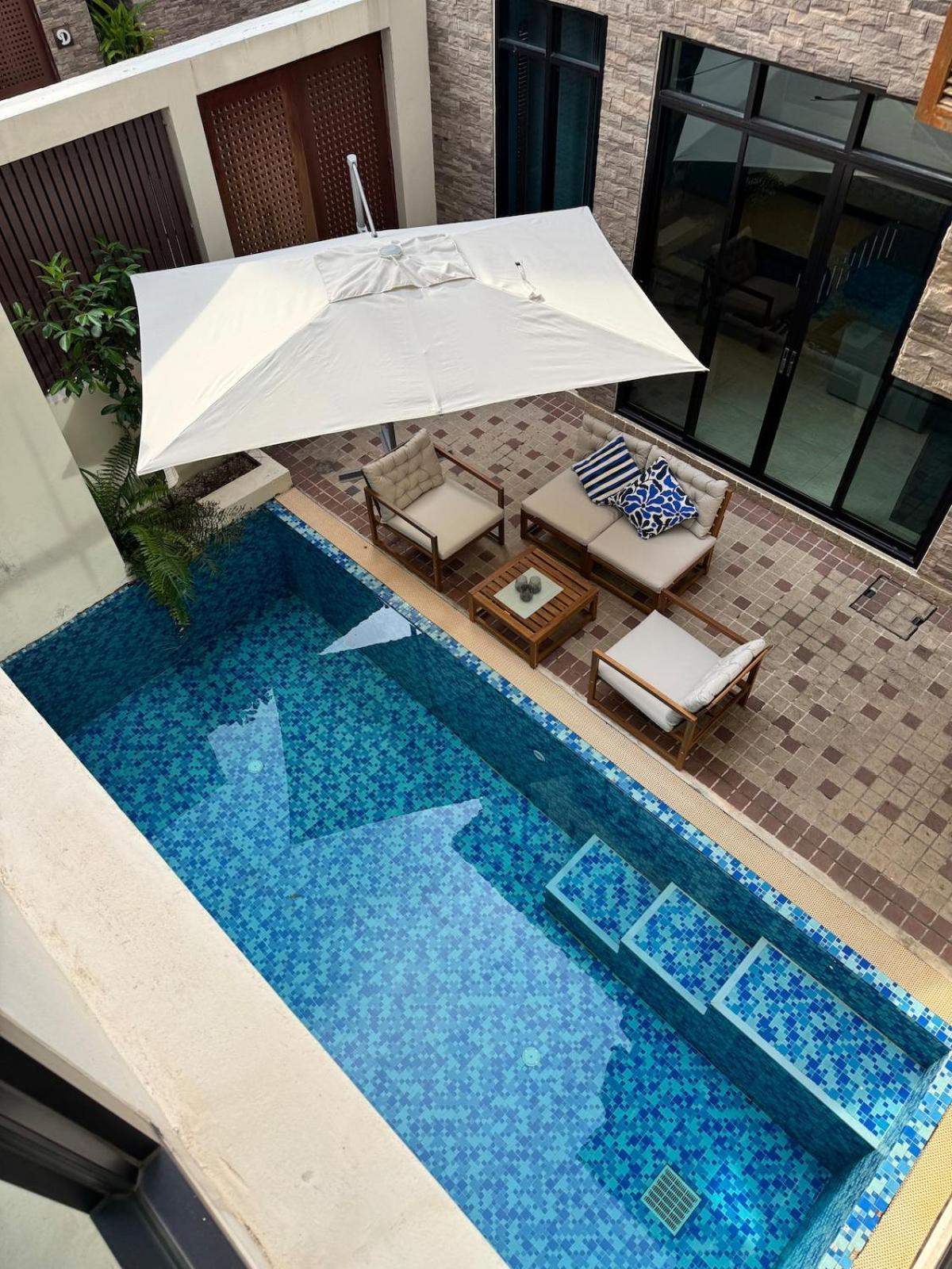 Bkk Luxuxy Pool 4br Villa Bangkok