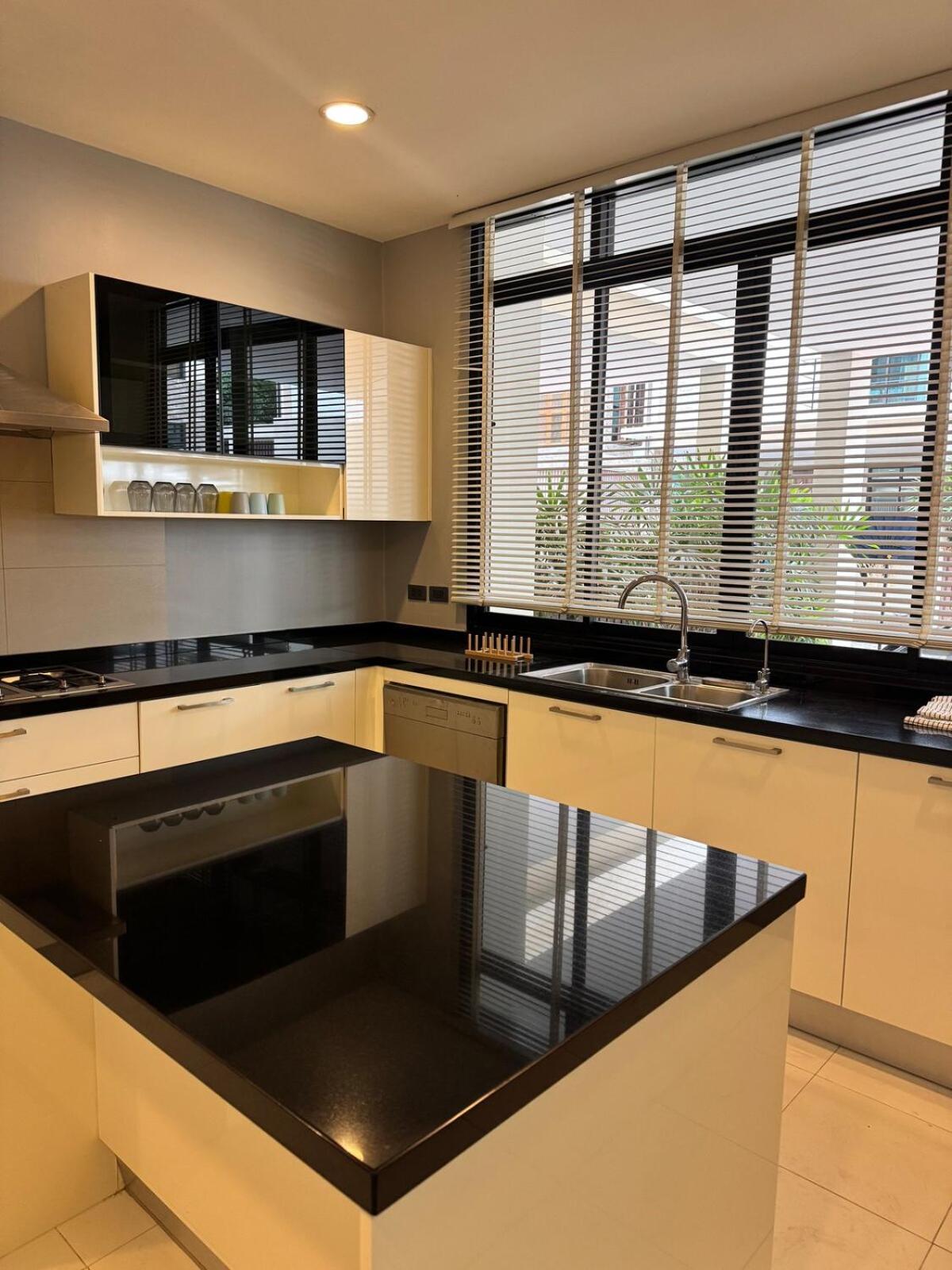 Bkk Luxuxy Pool 4br Vila *