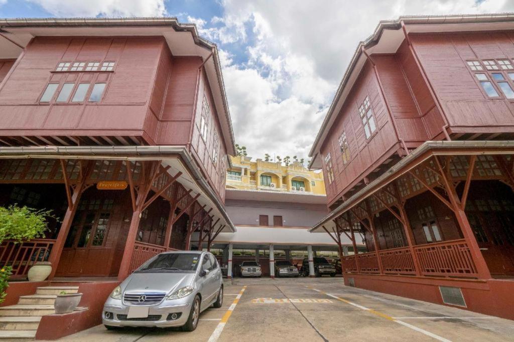 Oyo 1089 Baan Boran Hotel