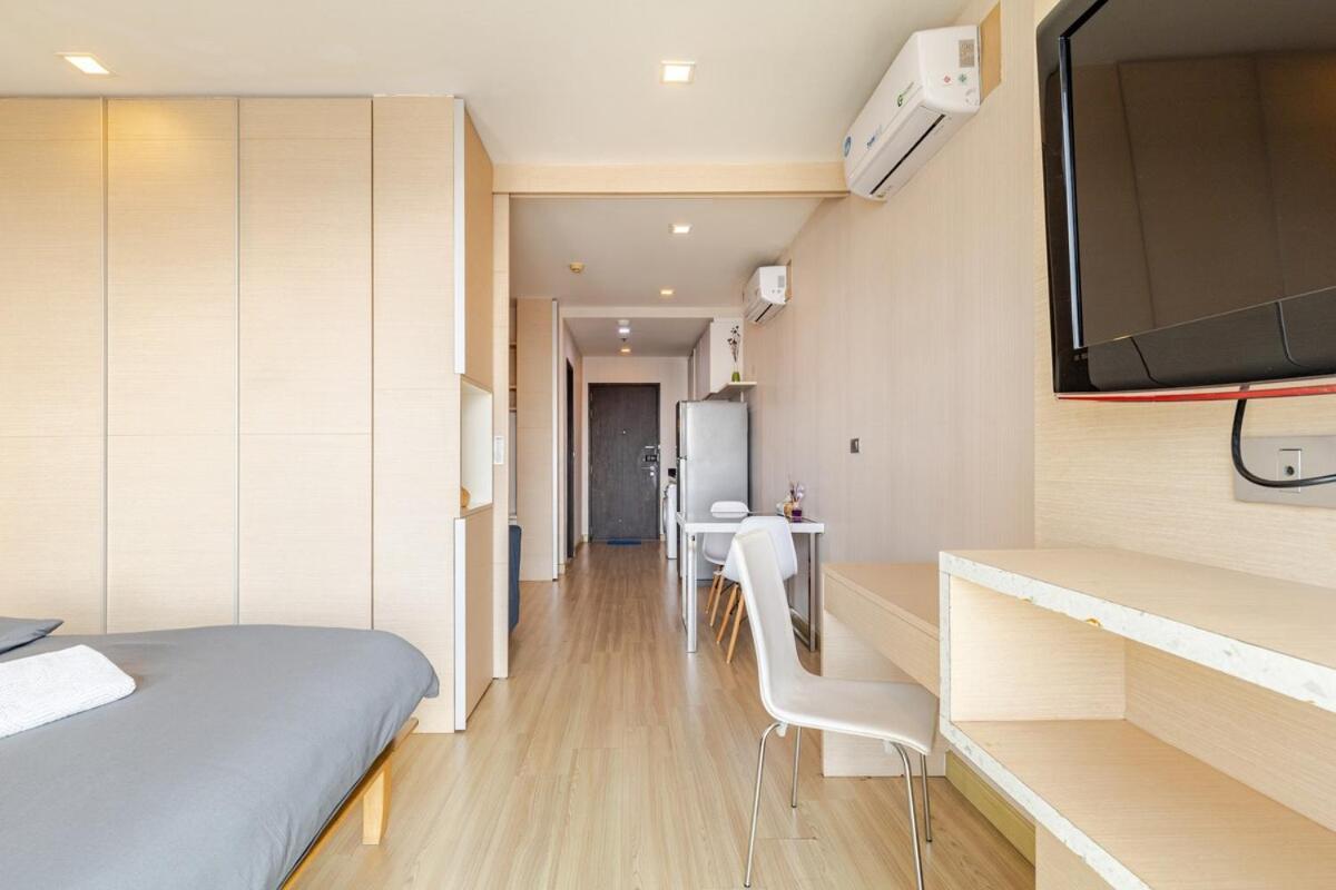 Super View Room, Swimming Pool,gym,150m Walk To Bts Bangkok