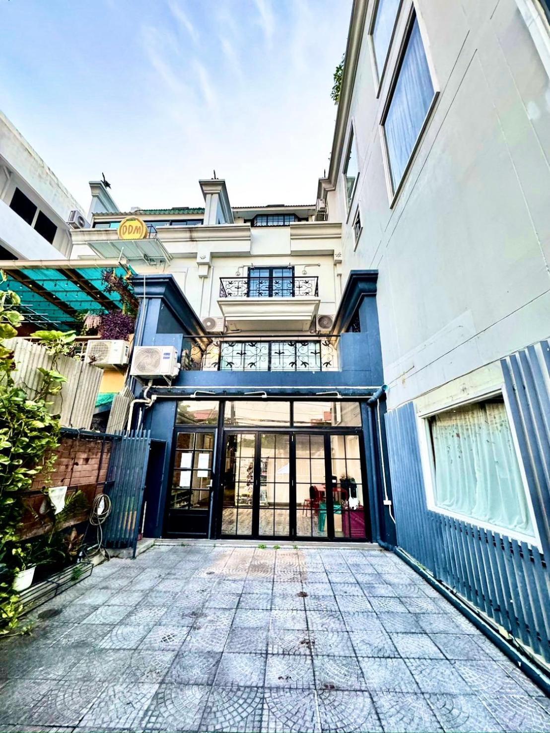 Old Town Heritage Lofts *