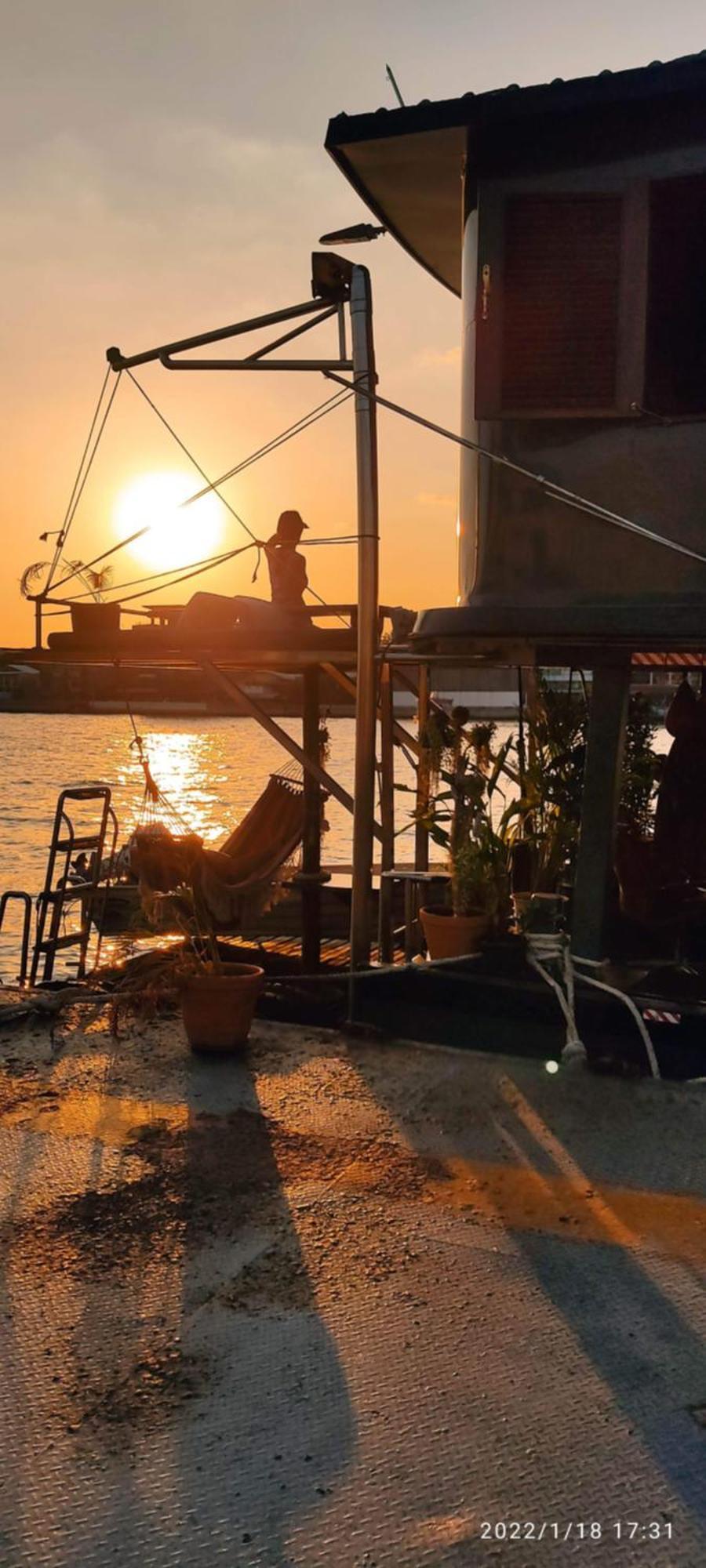 Sabai Sabai Liveaboard Botel