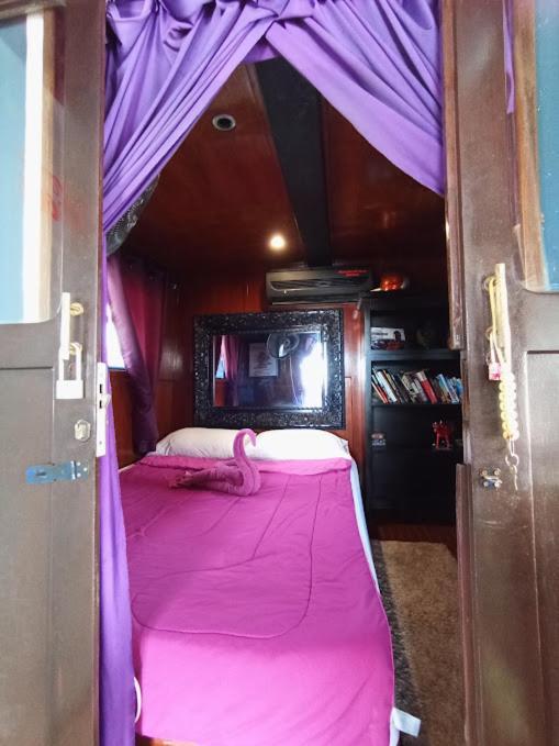 Sabai Sabai Liveaboard Botel