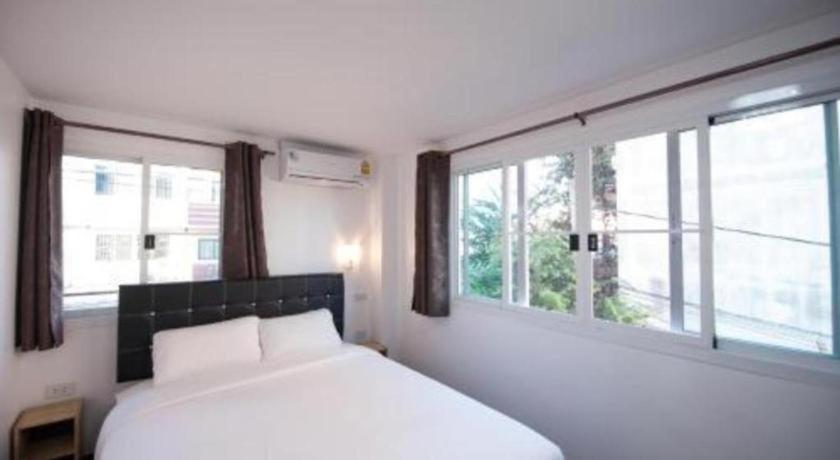 Hoppers Place Donmuang Hostel
